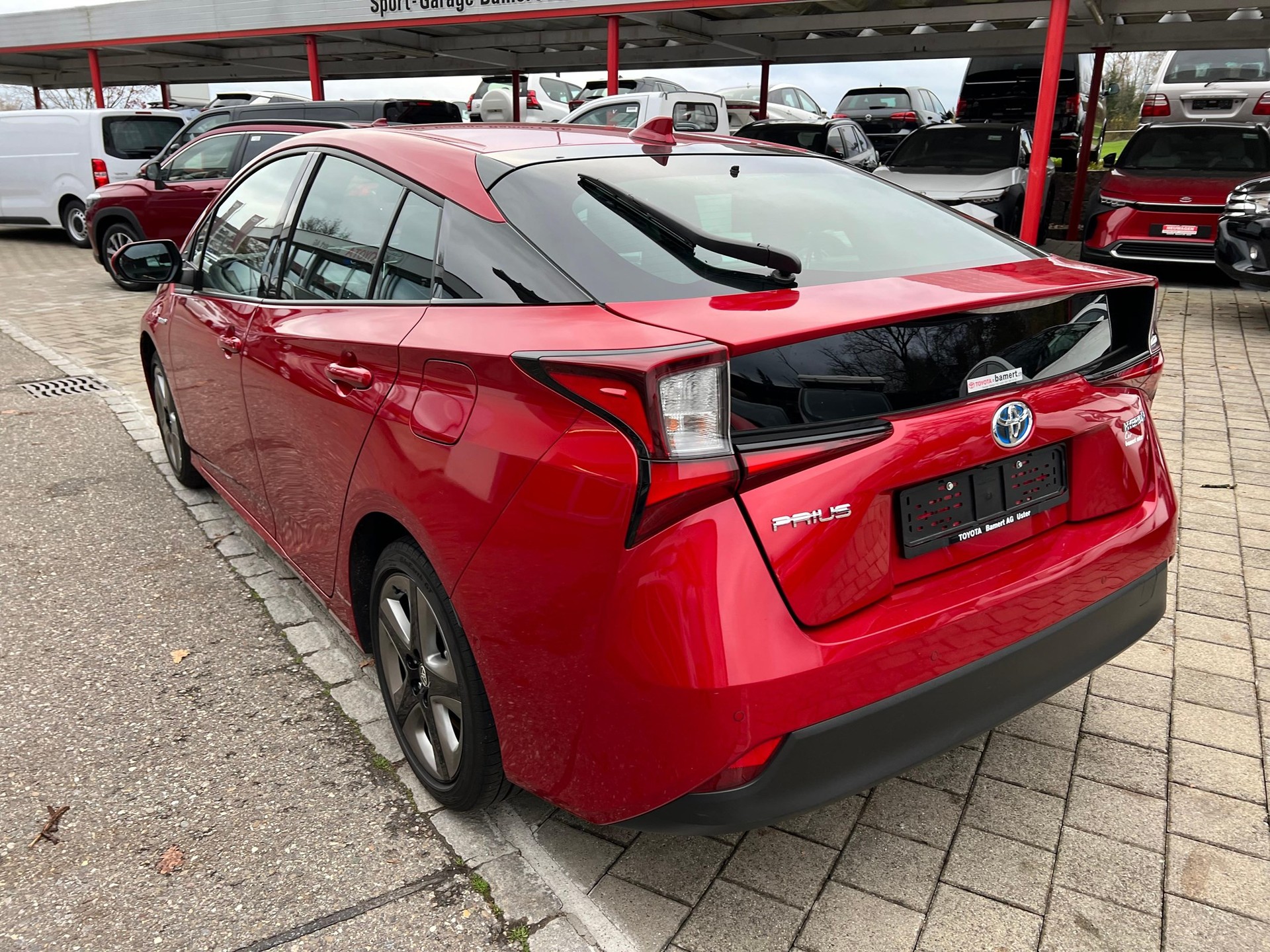 TOYOTA Prius 1.8 VVTi HSD Premium AWD-i-showroom-element-3