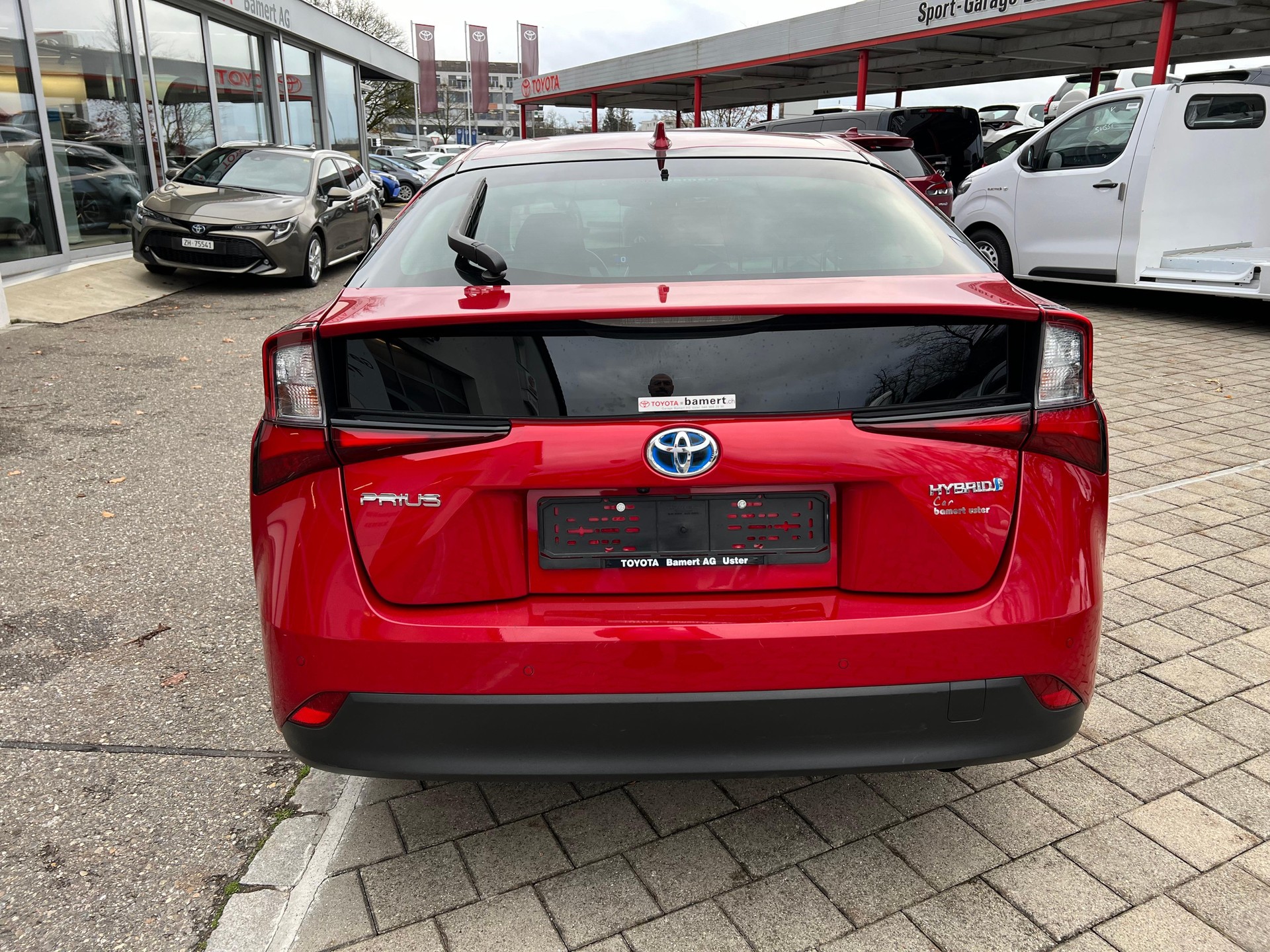 TOYOTA Prius 1.8 VVTi HSD Premium AWD-i-image-17