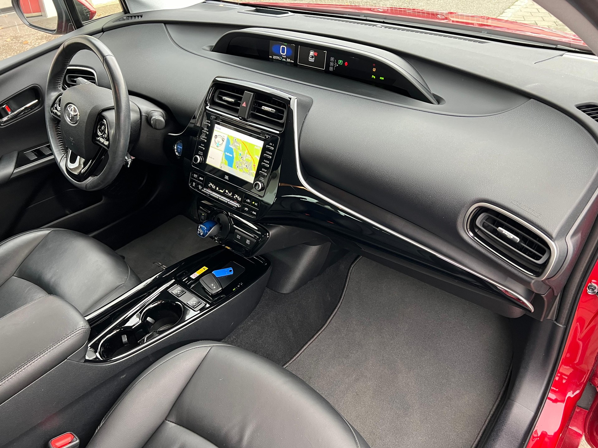 TOYOTA Prius 1.8 VVTi HSD Premium AWD-i-image-24