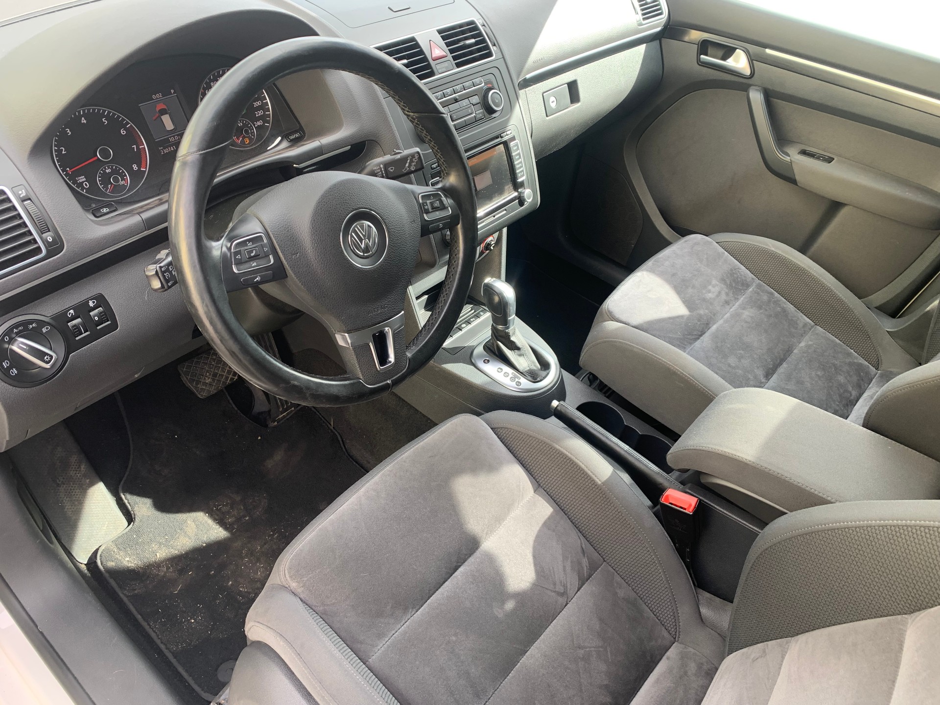 VW Touran 1.4 TSI Highline DSG-image-4