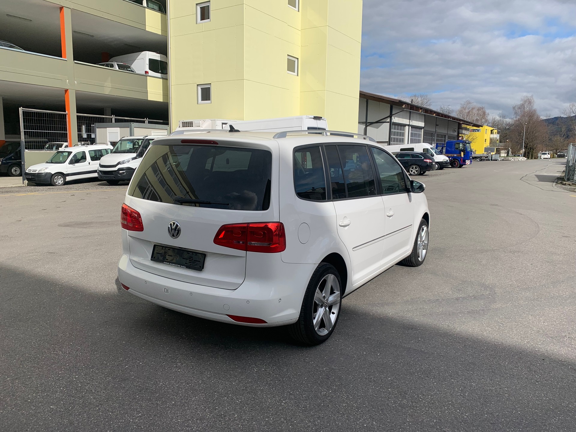 VW Touran 1.4 TSI Highline DSG-showroom-element-2
