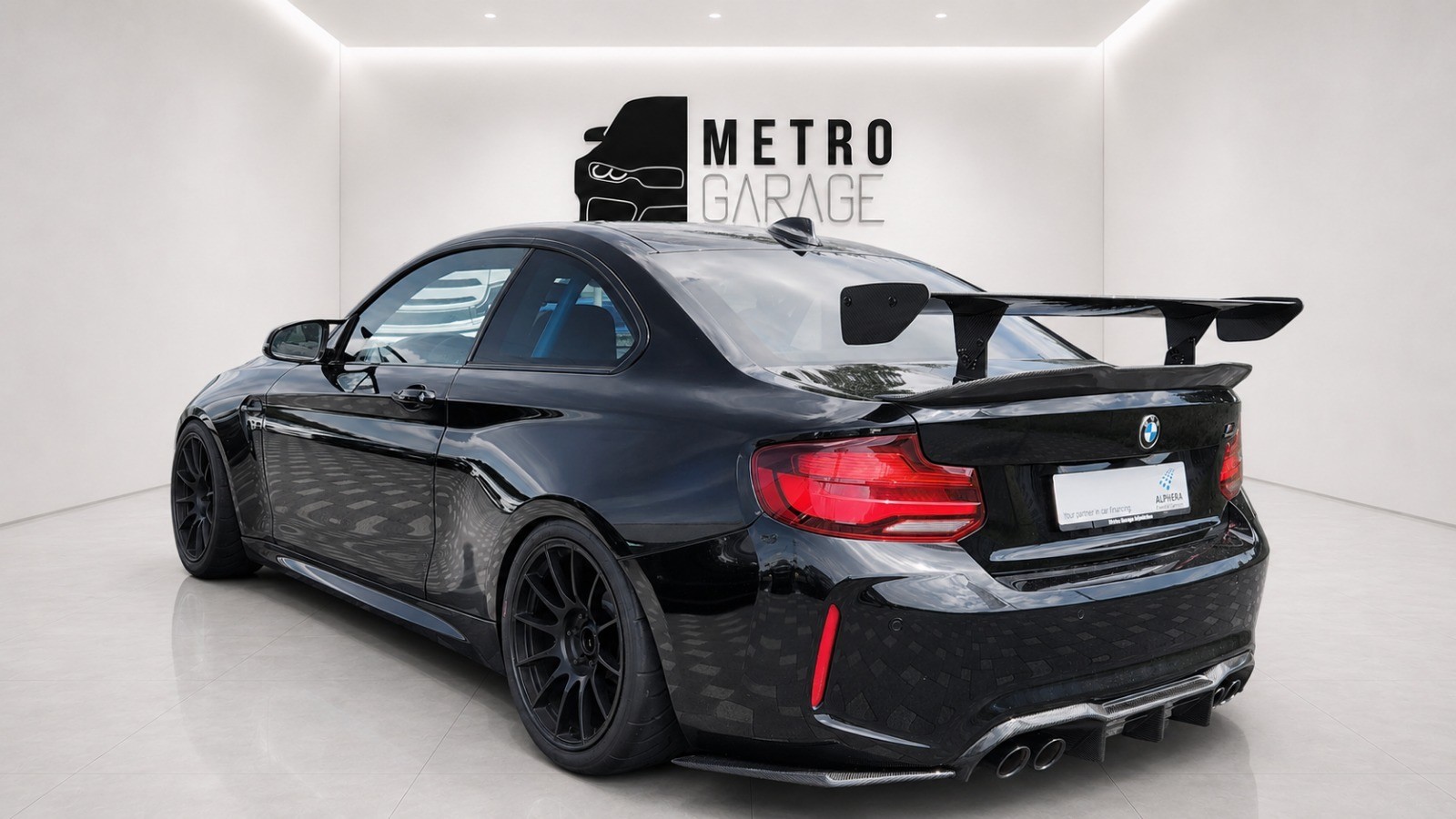 BMW M2 Competition Drivelogic-showroom-element-3