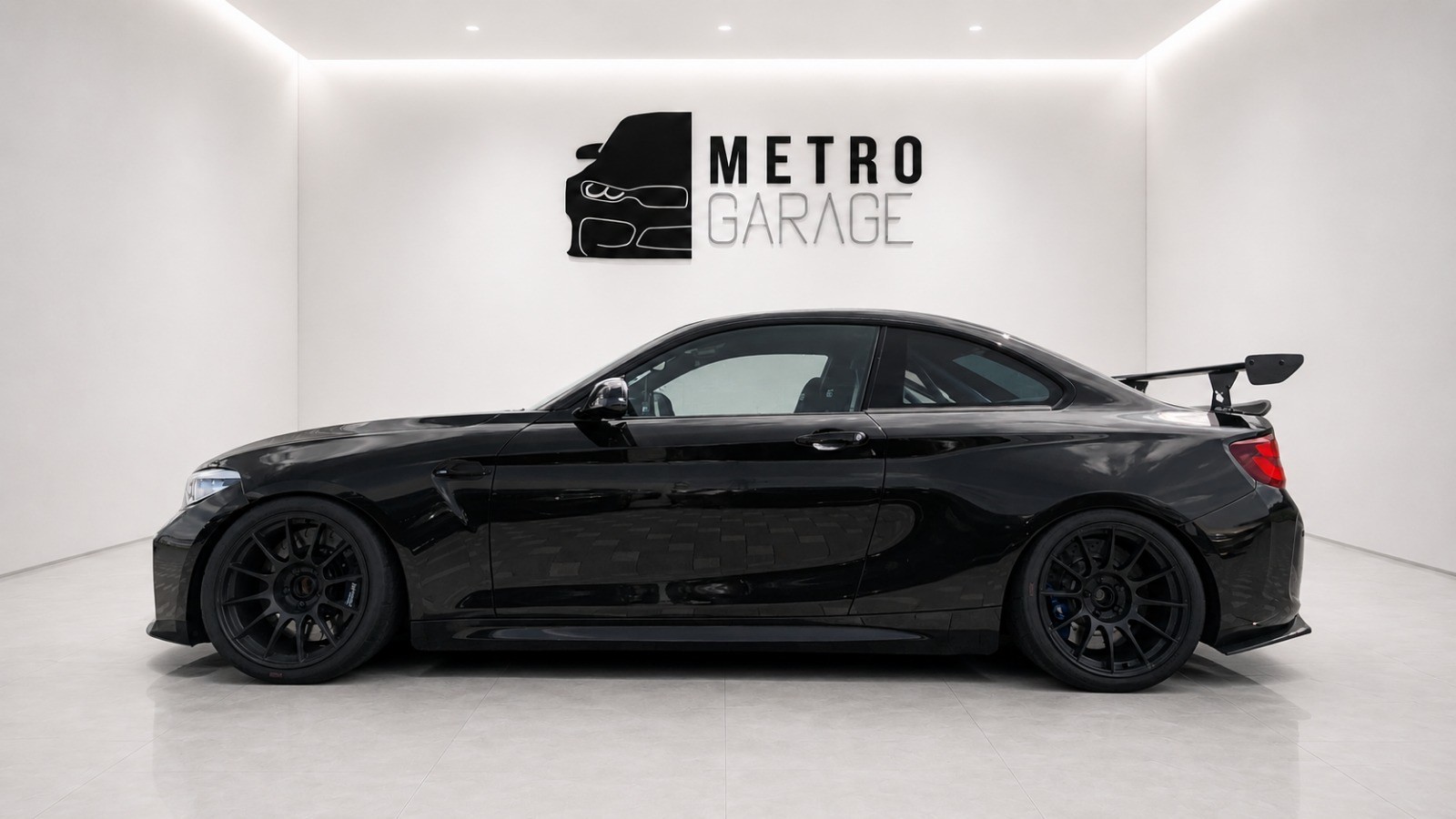BMW M2 Competition Drivelogic-showroom-element-1