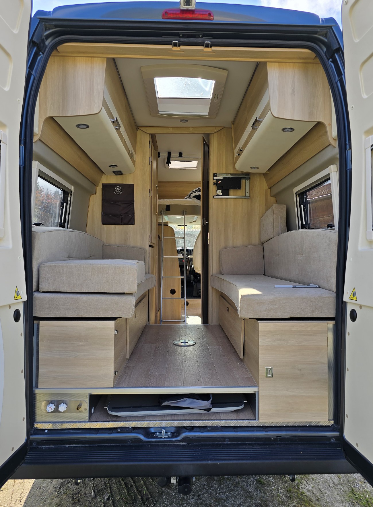 FIAT Magellan (salon à l'arrière)-image-4