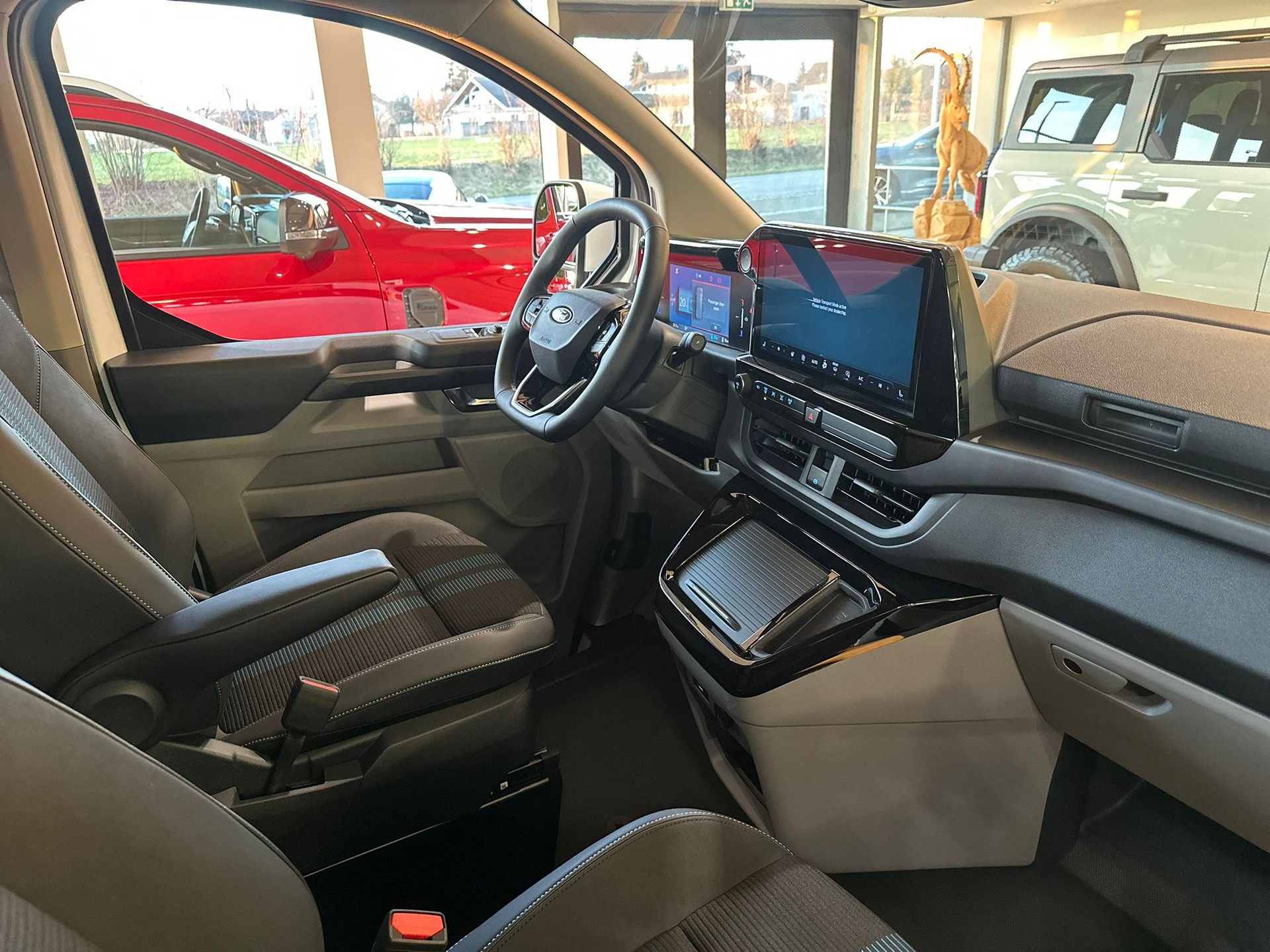 FORD Transit Custom Van 320 L1H1 82,5kWh Sport-image-10