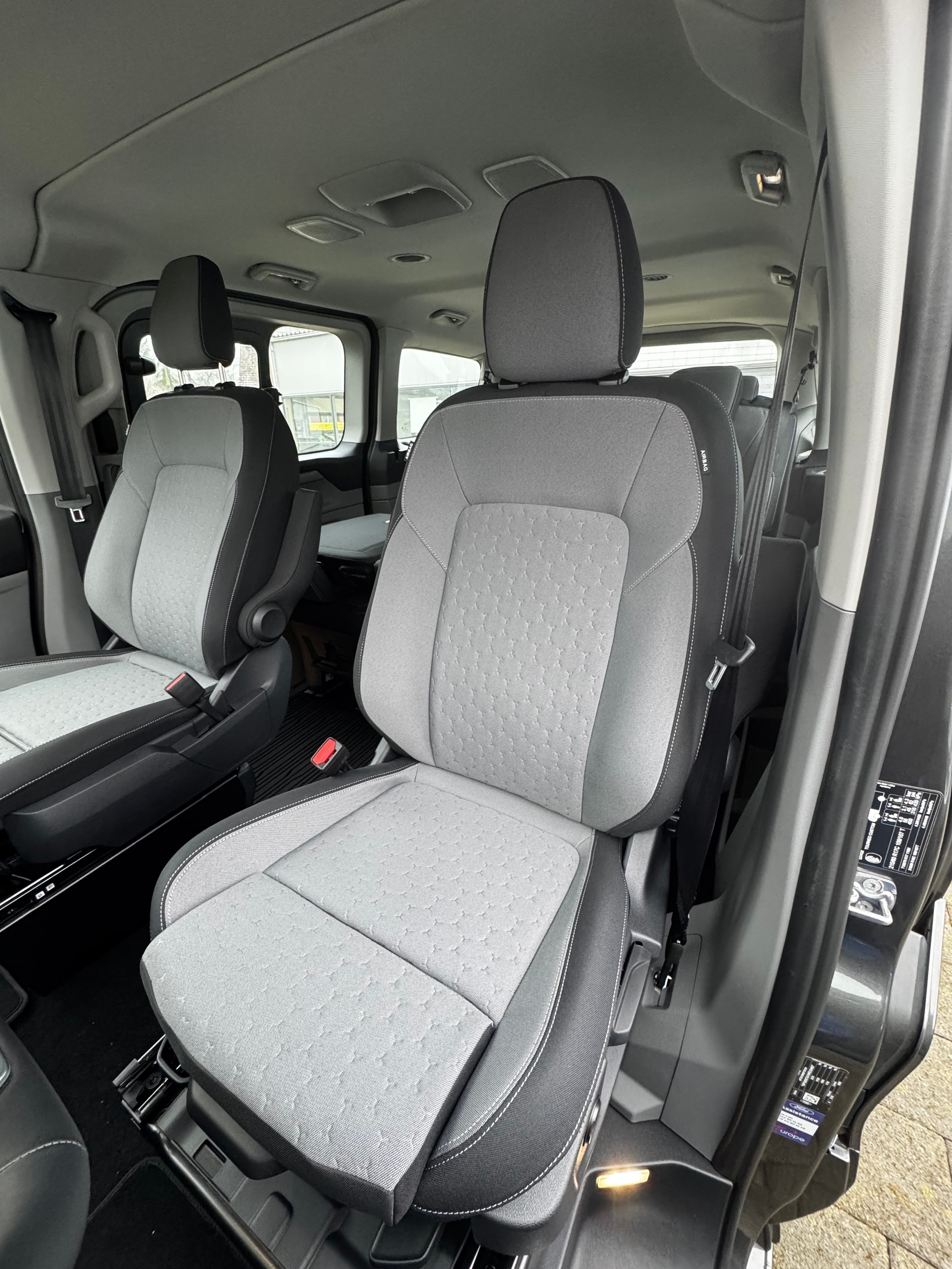 FORD Tourneo Bus 340 L1H1 PHEV Titanium-image-8