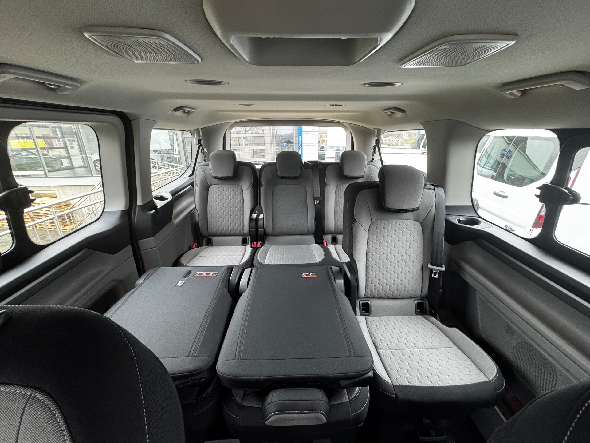 FORD Tourneo Bus 340 L1H1 PHEV Titanium-image-9