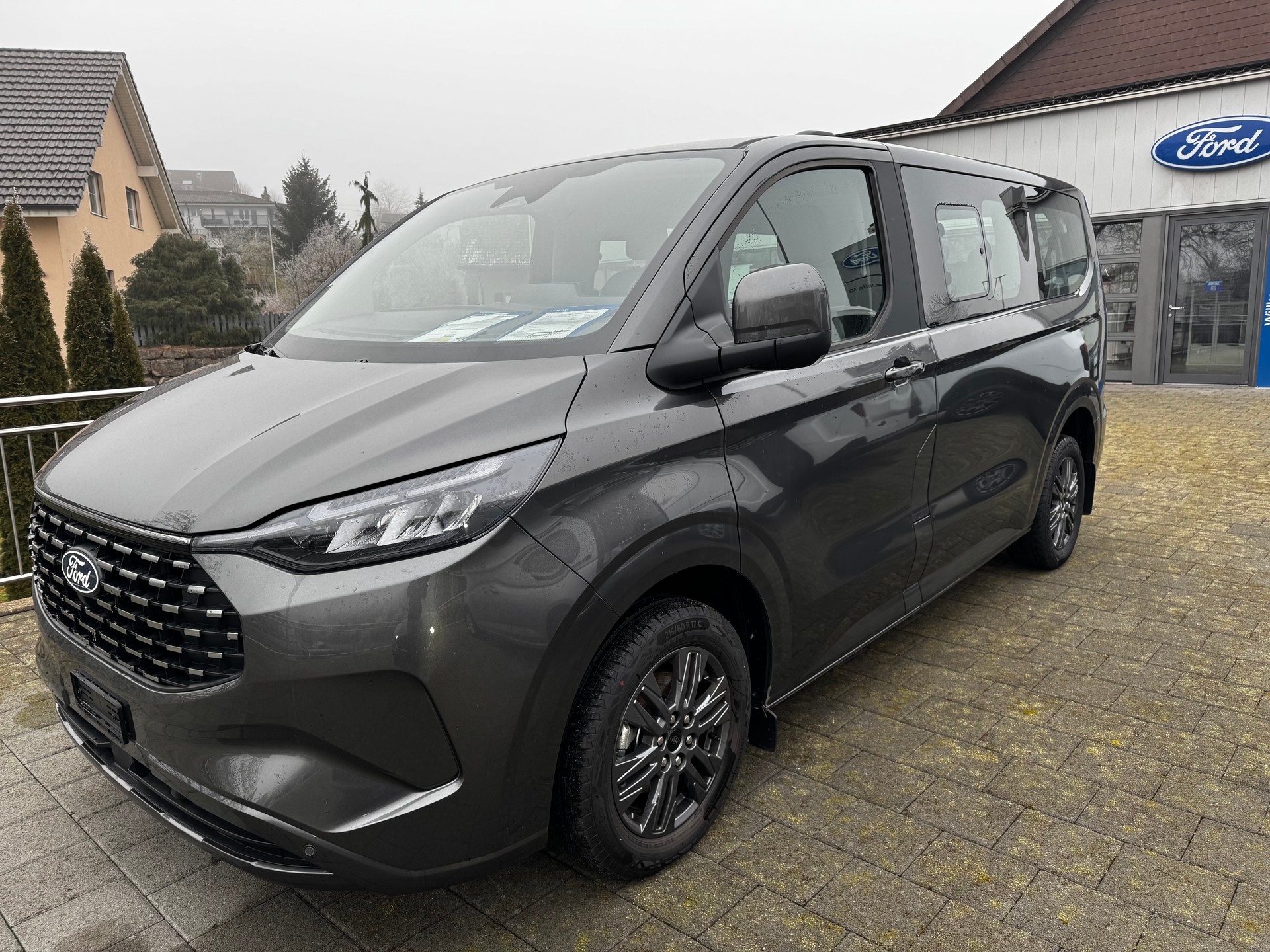FORD Tourneo Bus 340 L1H1 PHEV Titanium-showroom-element-3