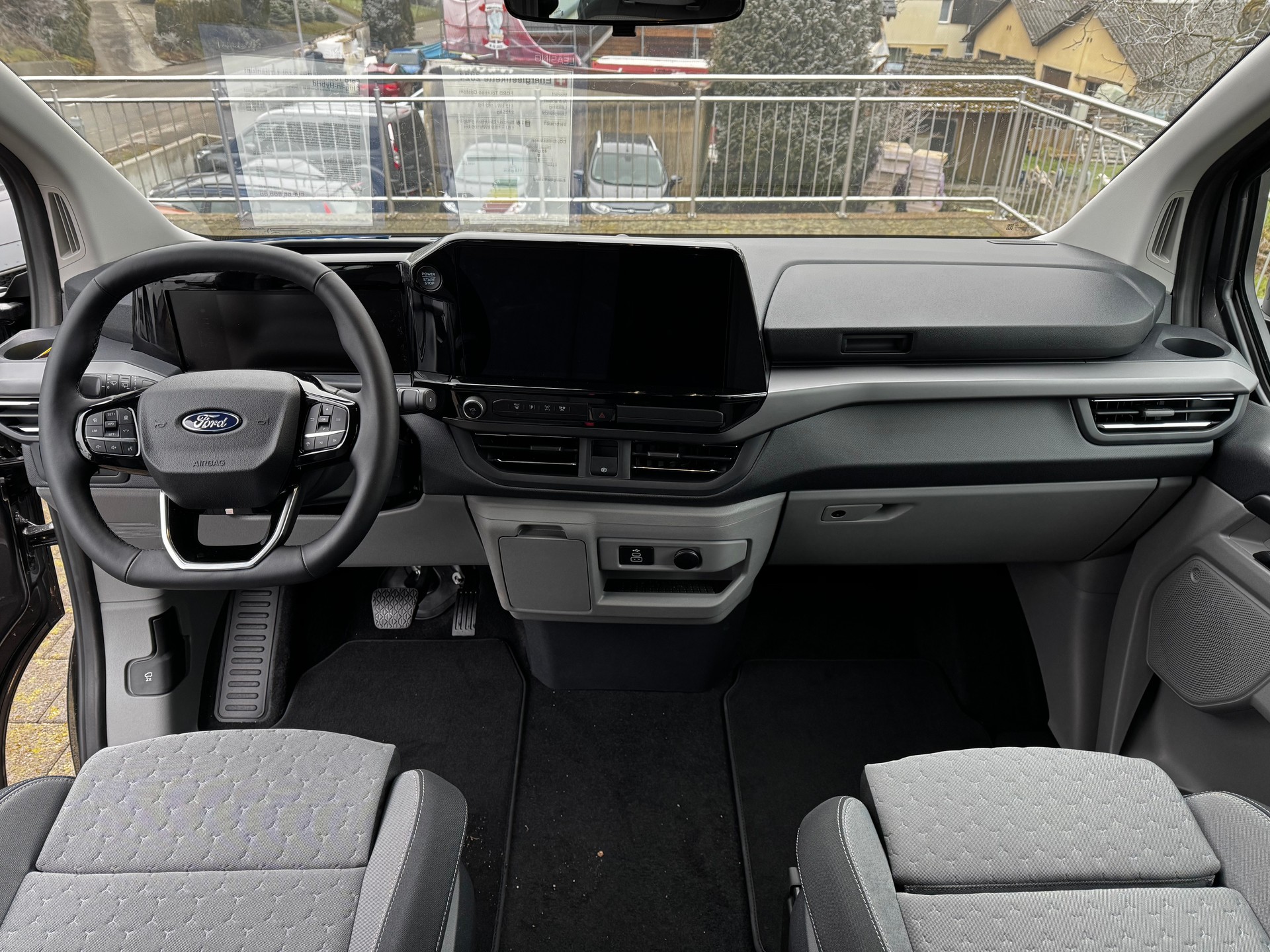 FORD Tourneo Bus 340 L1H1 PHEV Titanium-image-10