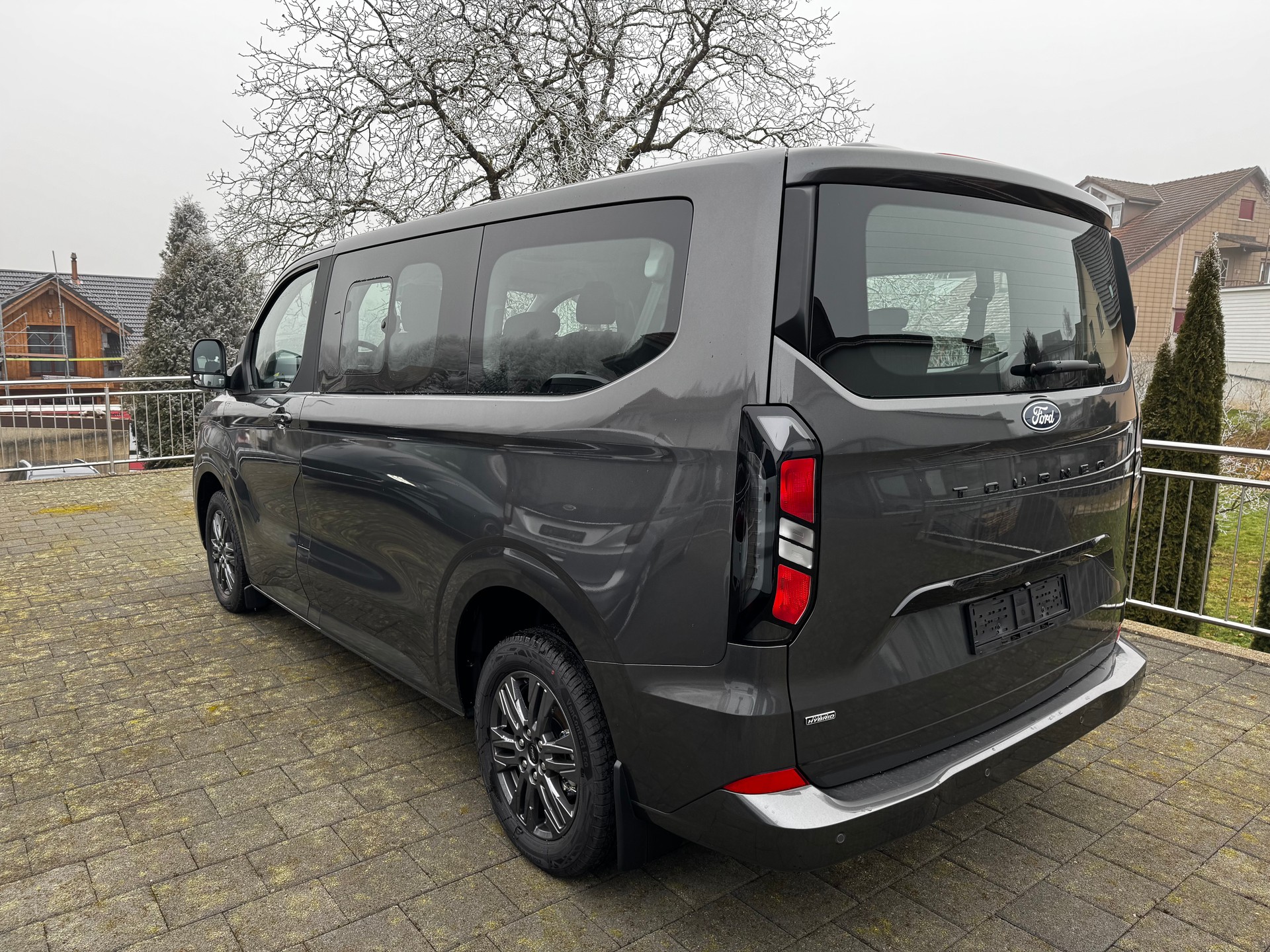 FORD Tourneo Bus 340 L1H1 PHEV Titanium-image-5