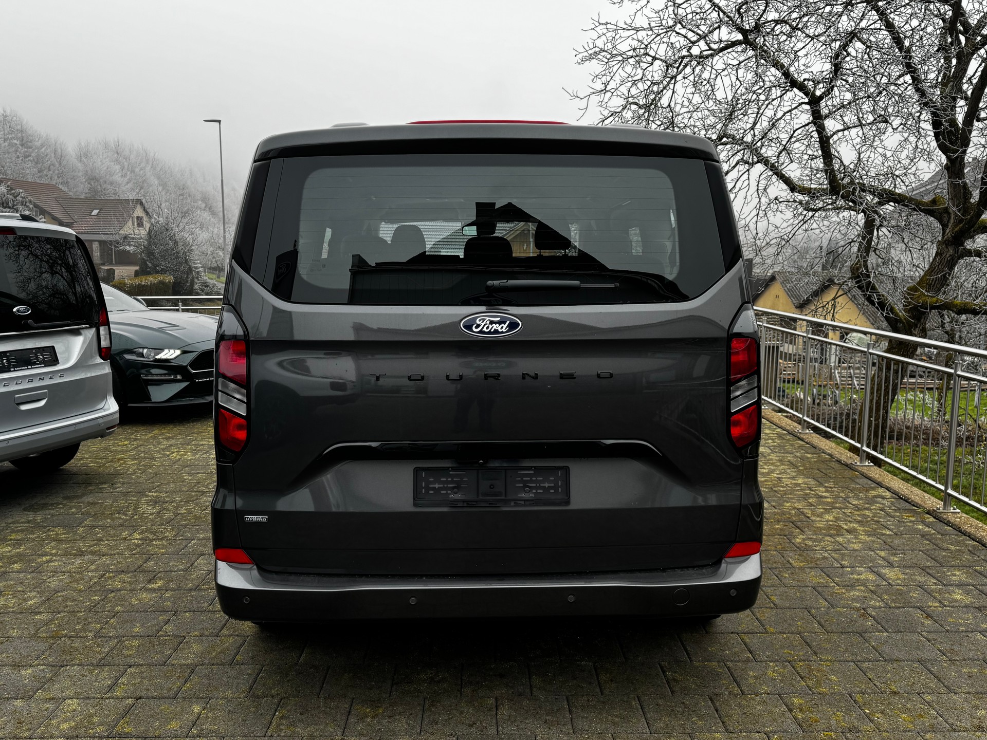FORD Tourneo Bus 340 L1H1 PHEV Titanium-image-6