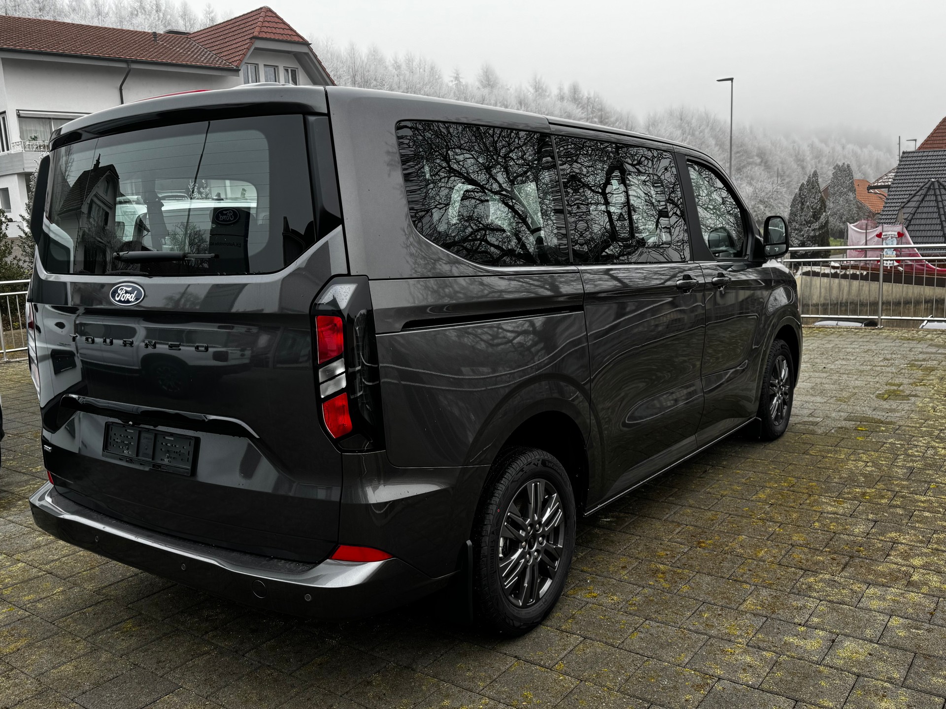 FORD Tourneo Bus 340 L1H1 PHEV Titanium-image-7