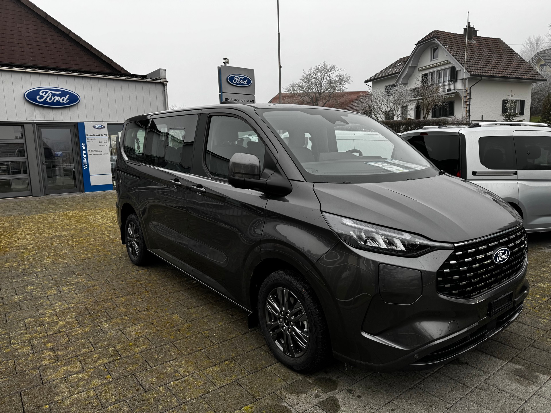 FORD Tourneo Bus 340 L1H1 PHEV Titanium