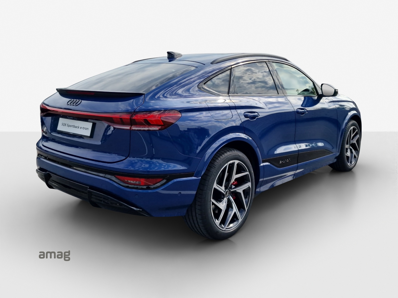 AUDI SQ6 Sportback e-tron quattro-image-4