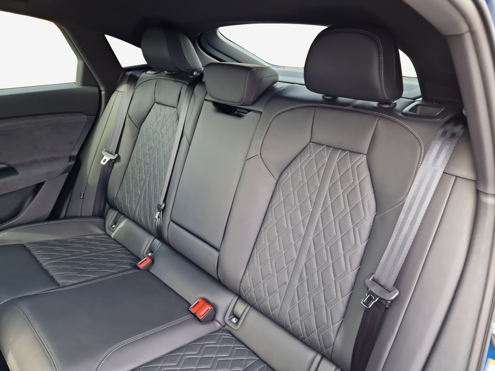 AUDI SQ6 Sportback e-tron quattro-image-11