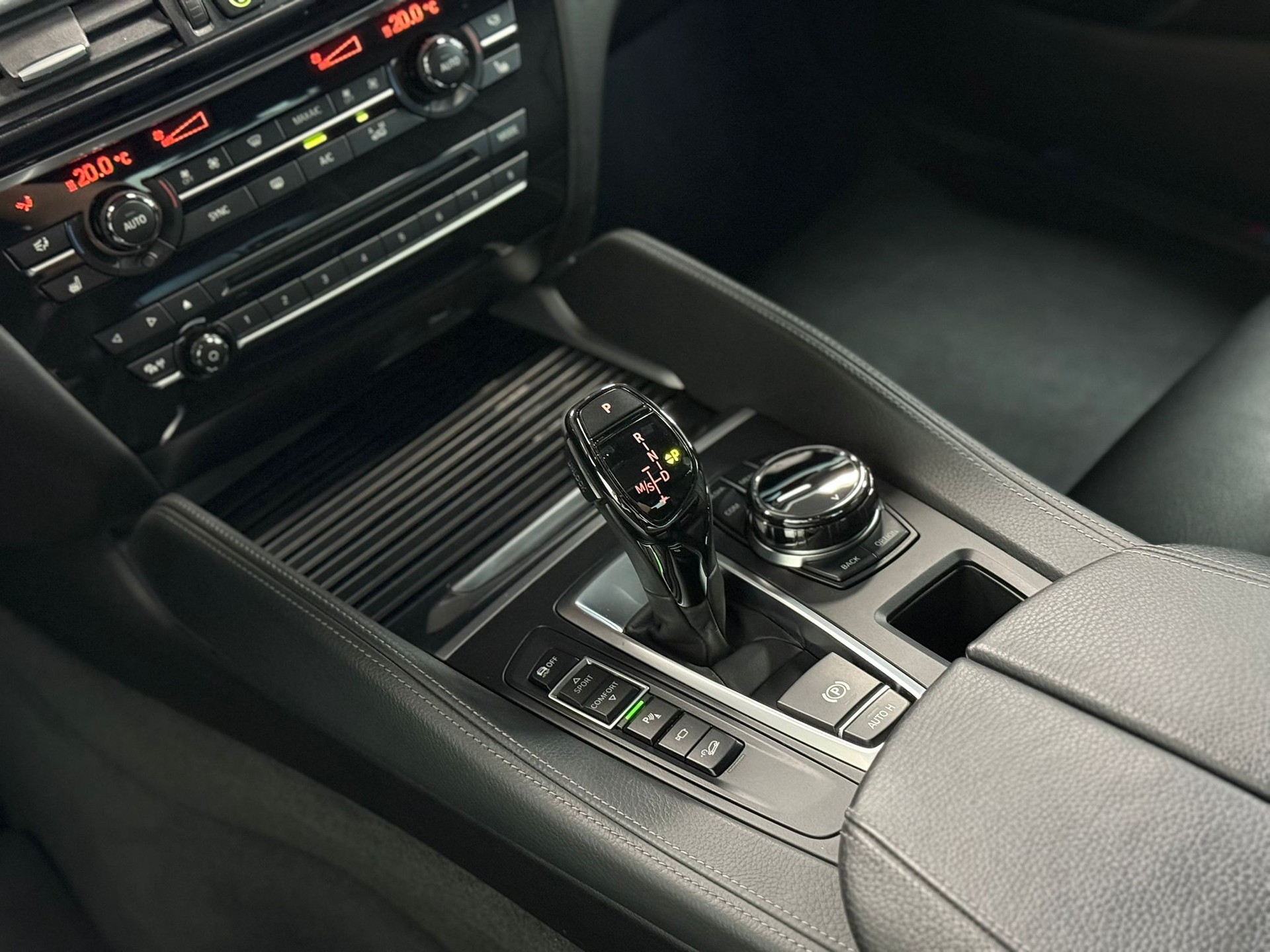 BMW X6 xDrive 40d Pure M Sport Steptronic-image-22