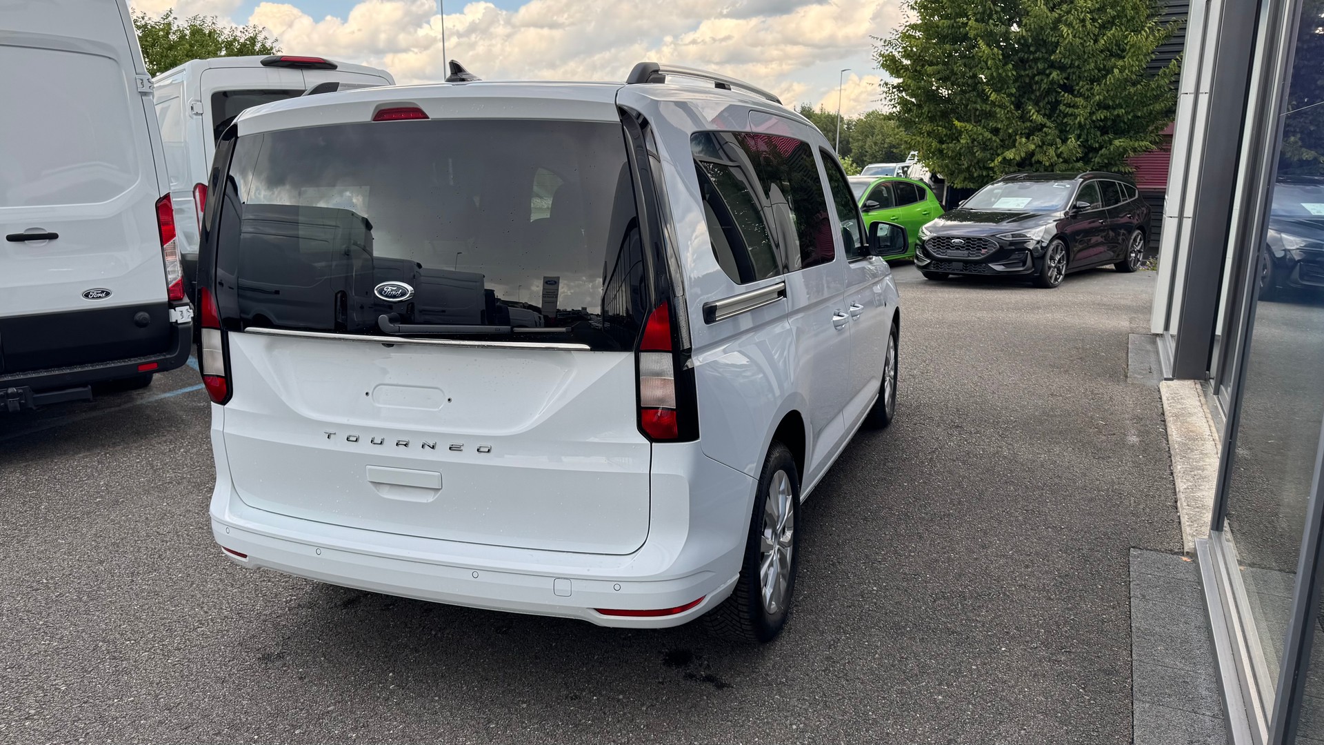 FORD TOURNEO Connect 2.0 EcoBlue 12 Titan./122CV/Aut.-image-5