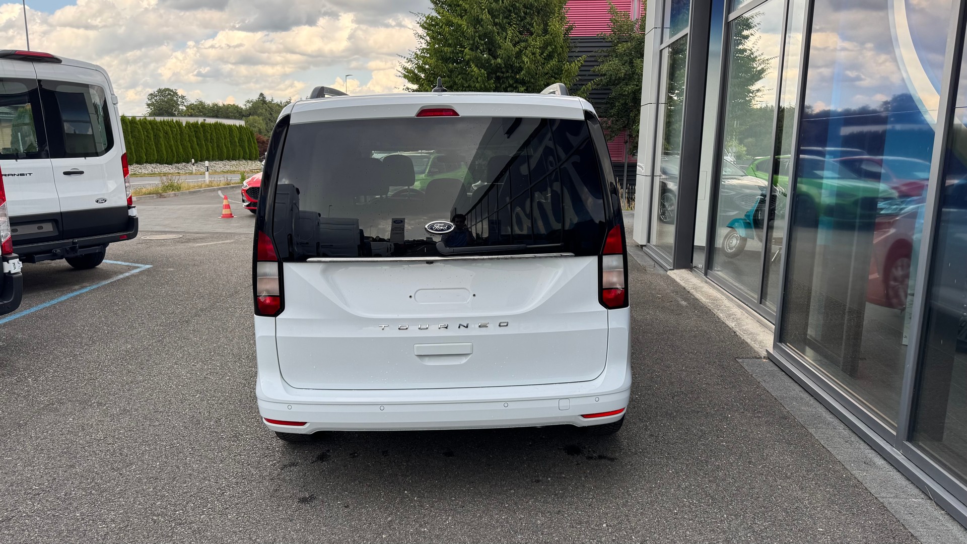 FORD TOURNEO Connect 2.0 EcoBlue 12 Titan./122CV/Aut.-image-4