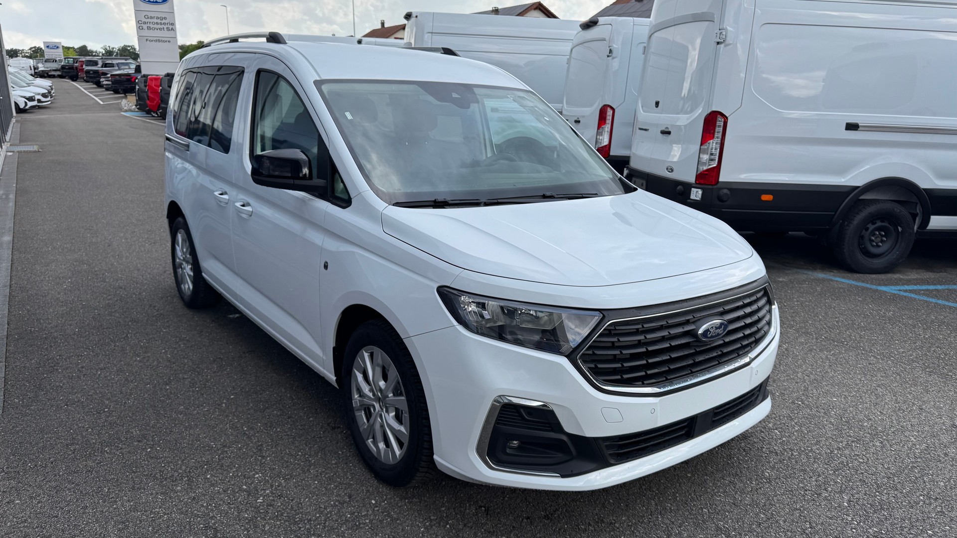 FORD TOURNEO Connect 2.0 EcoBlue 12 Titan./122CV/Aut.-image-6