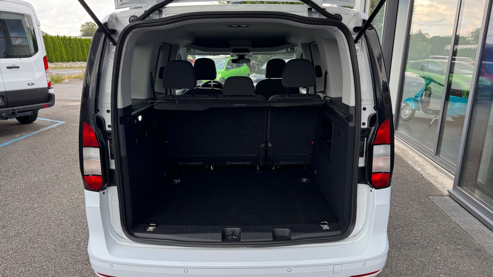 FORD TOURNEO Connect 2.0 EcoBlue 12 Titan./122CV/Aut.-image-12