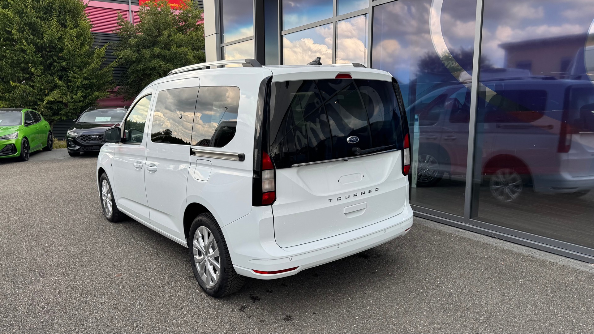 FORD TOURNEO Connect 2.0 EcoBlue 12 Titan./122CV/Aut.-image-3