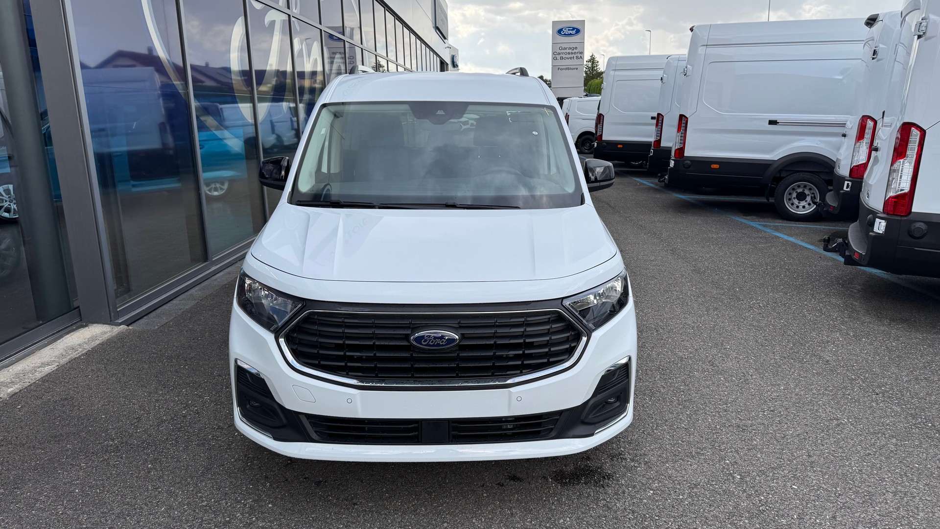 FORD TOURNEO Connect 2.0 EcoBlue 12 Titan./122CV/Aut.-image-7
