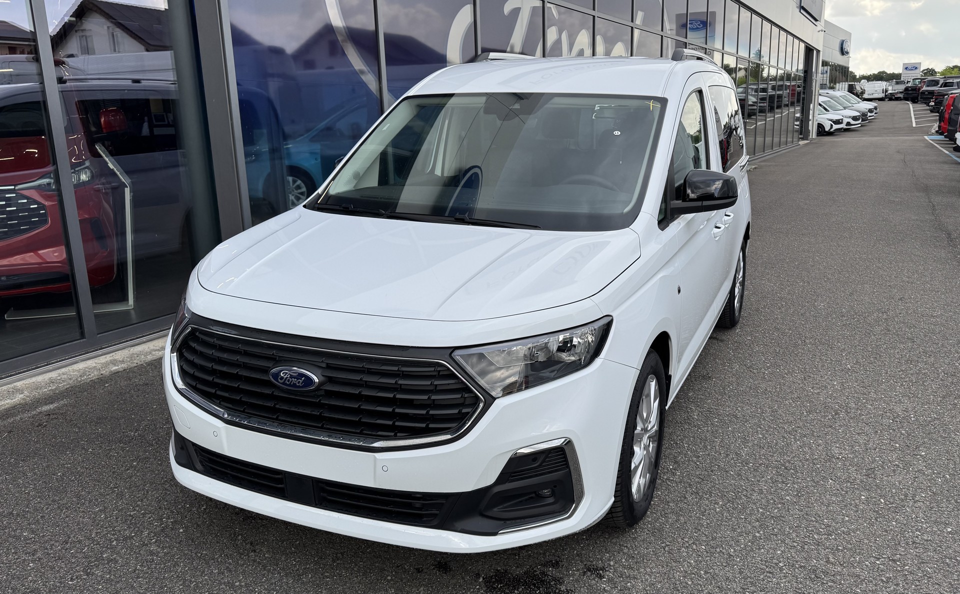 FORD TOURNEO Connect 2.0 EcoBlue 12 Titan./122CV/Aut.-image-0