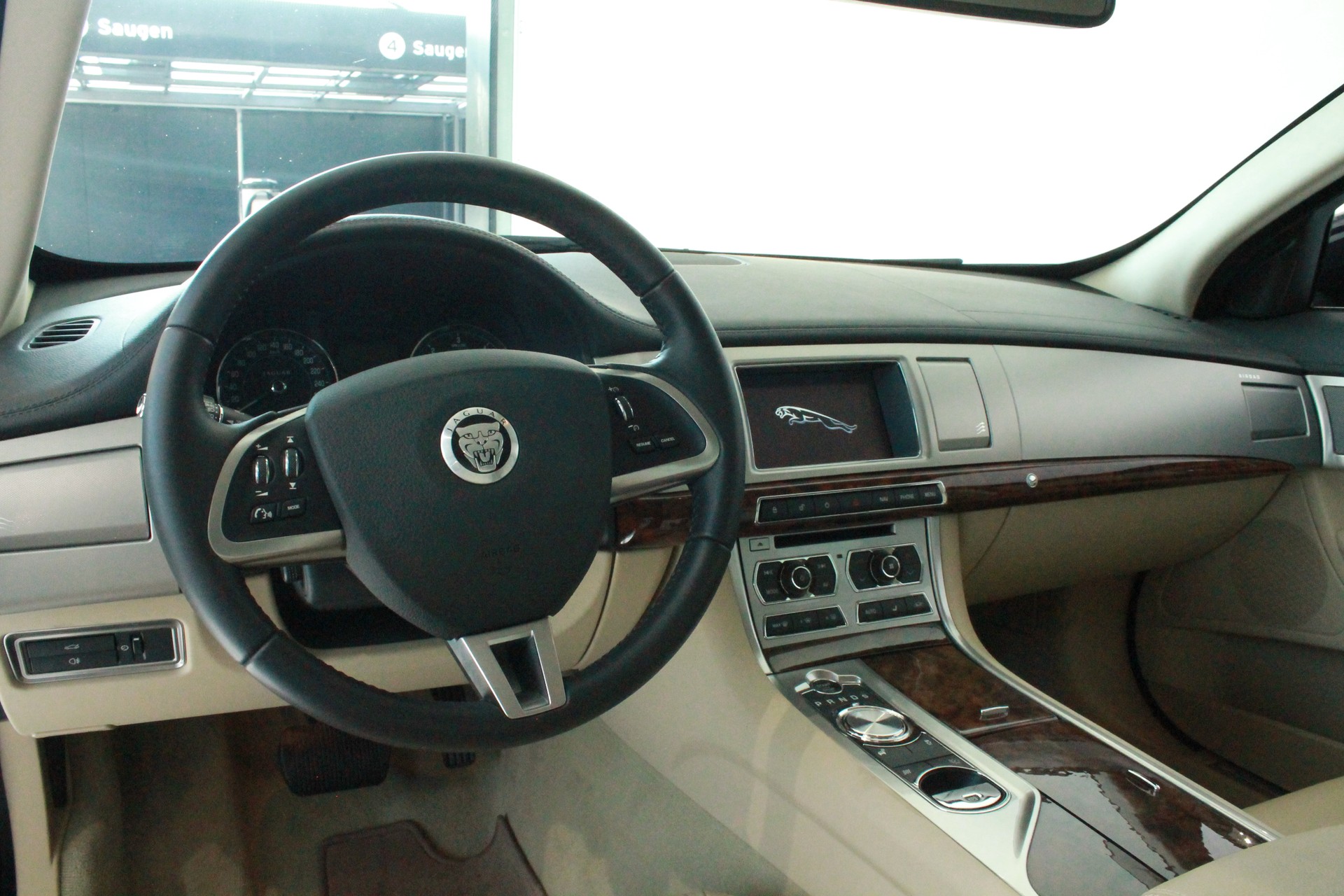 JAGUAR XF 3.0d V6-image-3