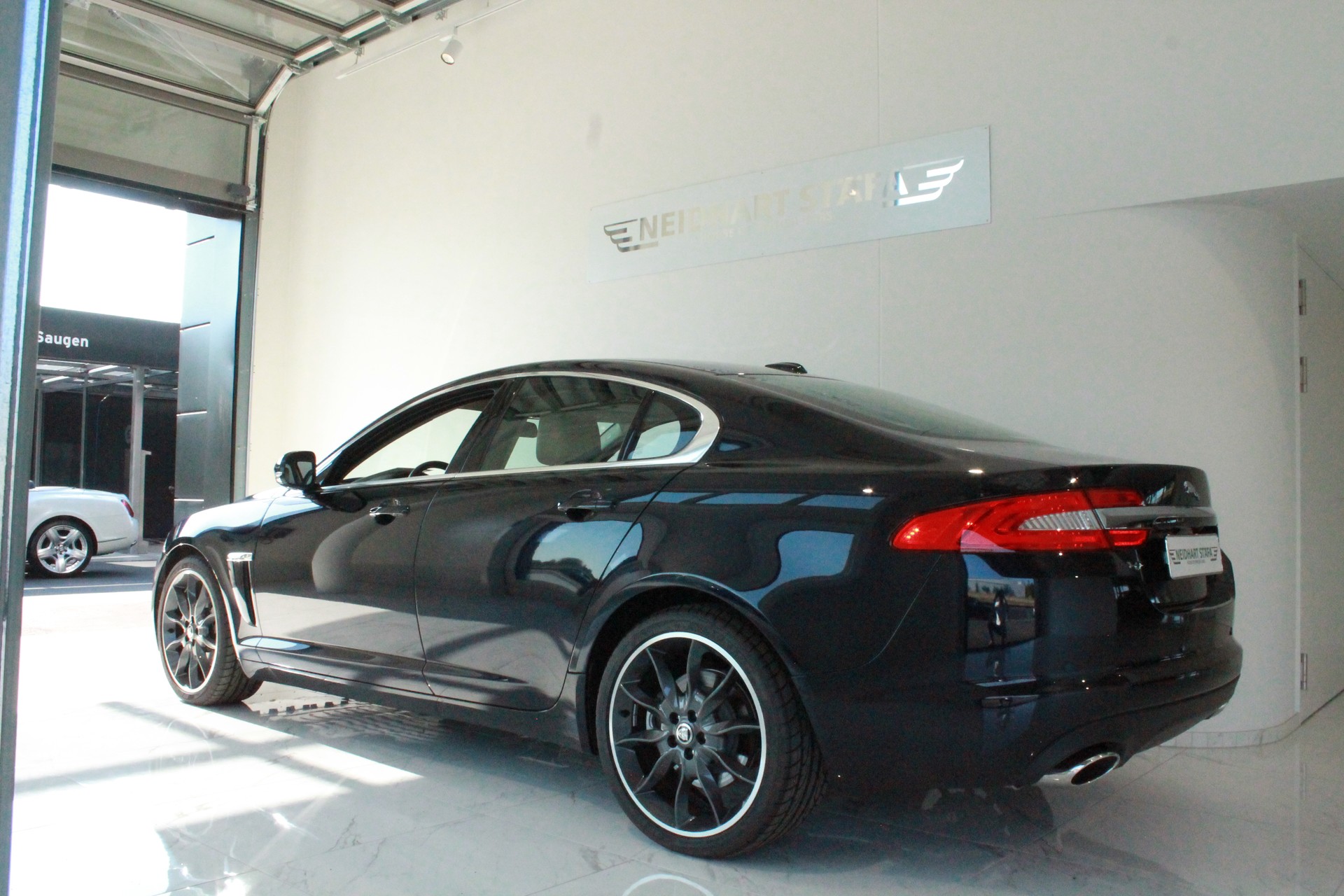 JAGUAR XF 3.0d V6-image-1