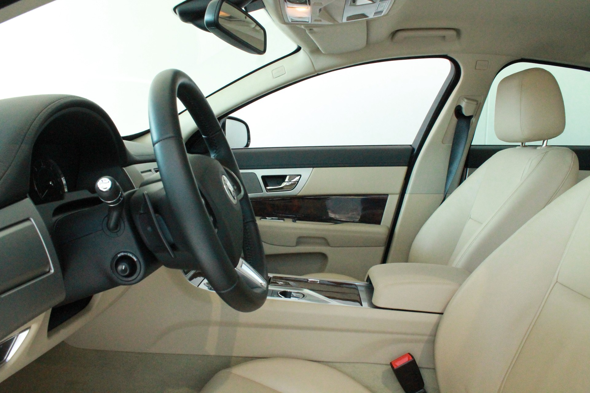 JAGUAR XF 3.0d V6-image-4
