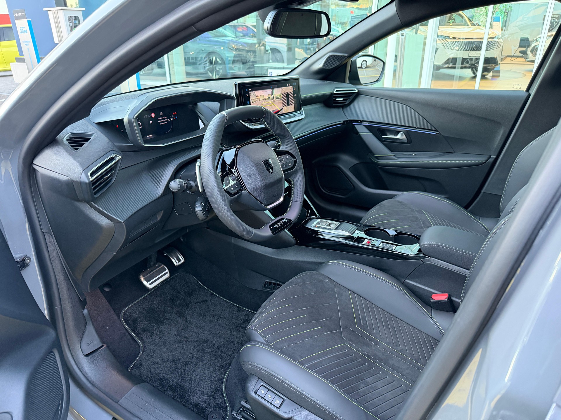 PEUGEOT 208 1.2 Hybrid GT-image-8