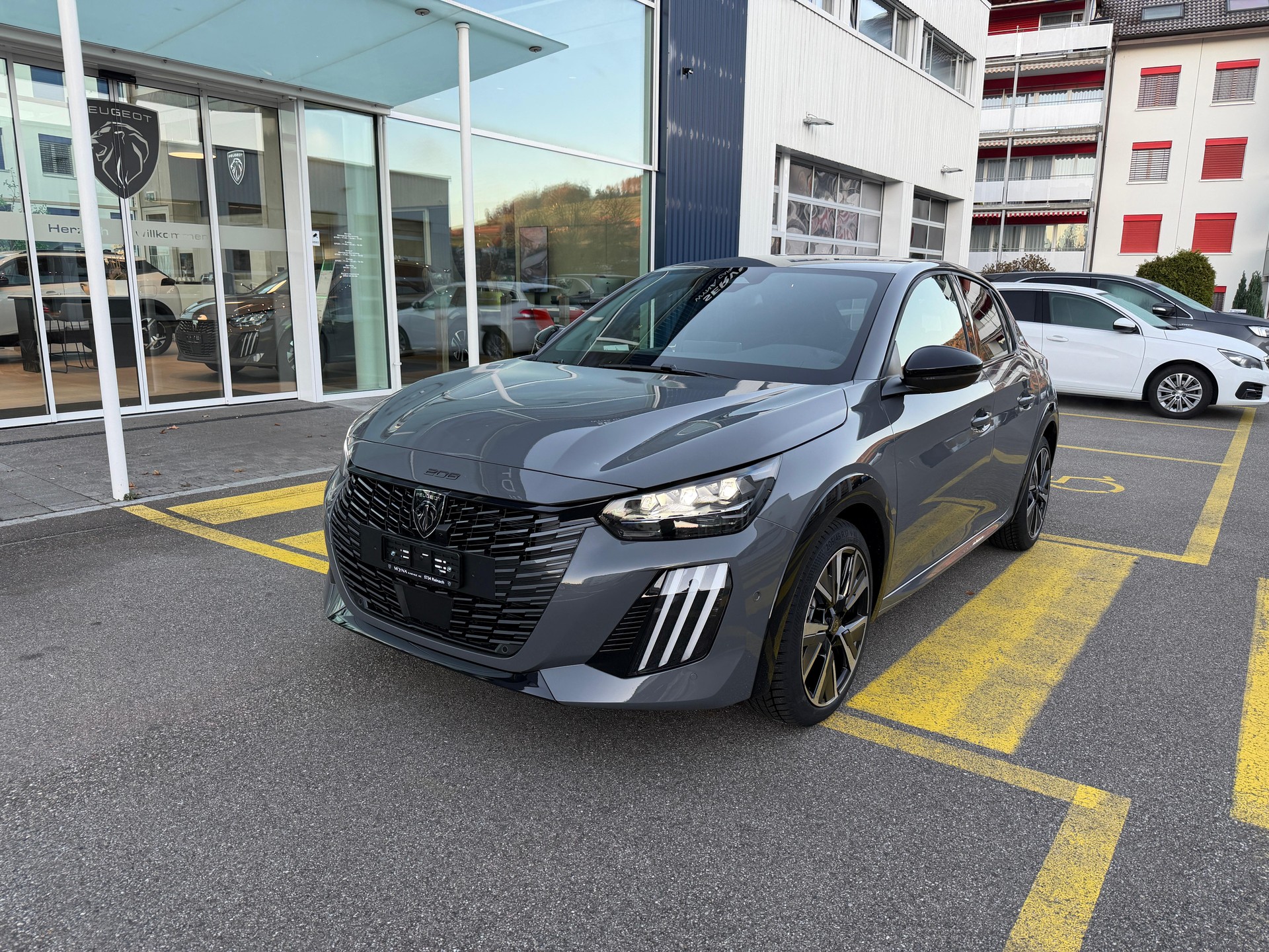 PEUGEOT 208 1.2 Hybrid GT-image-7