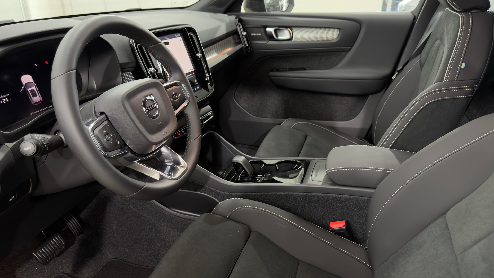 VOLVO EX40 Twin Ultra AWD-showroom-element-3