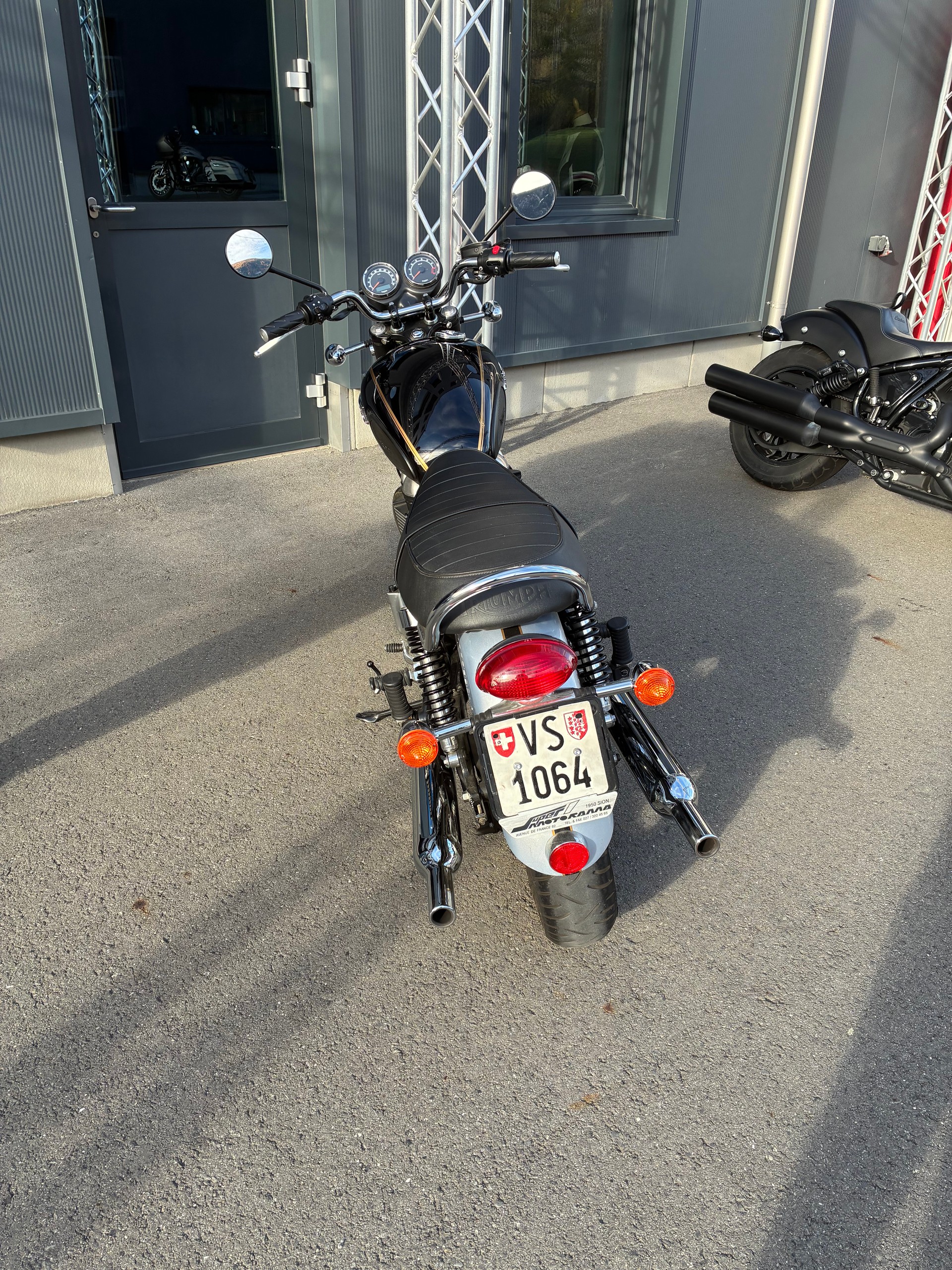 TRIUMPH Bonneville 900 i T 100-image-2