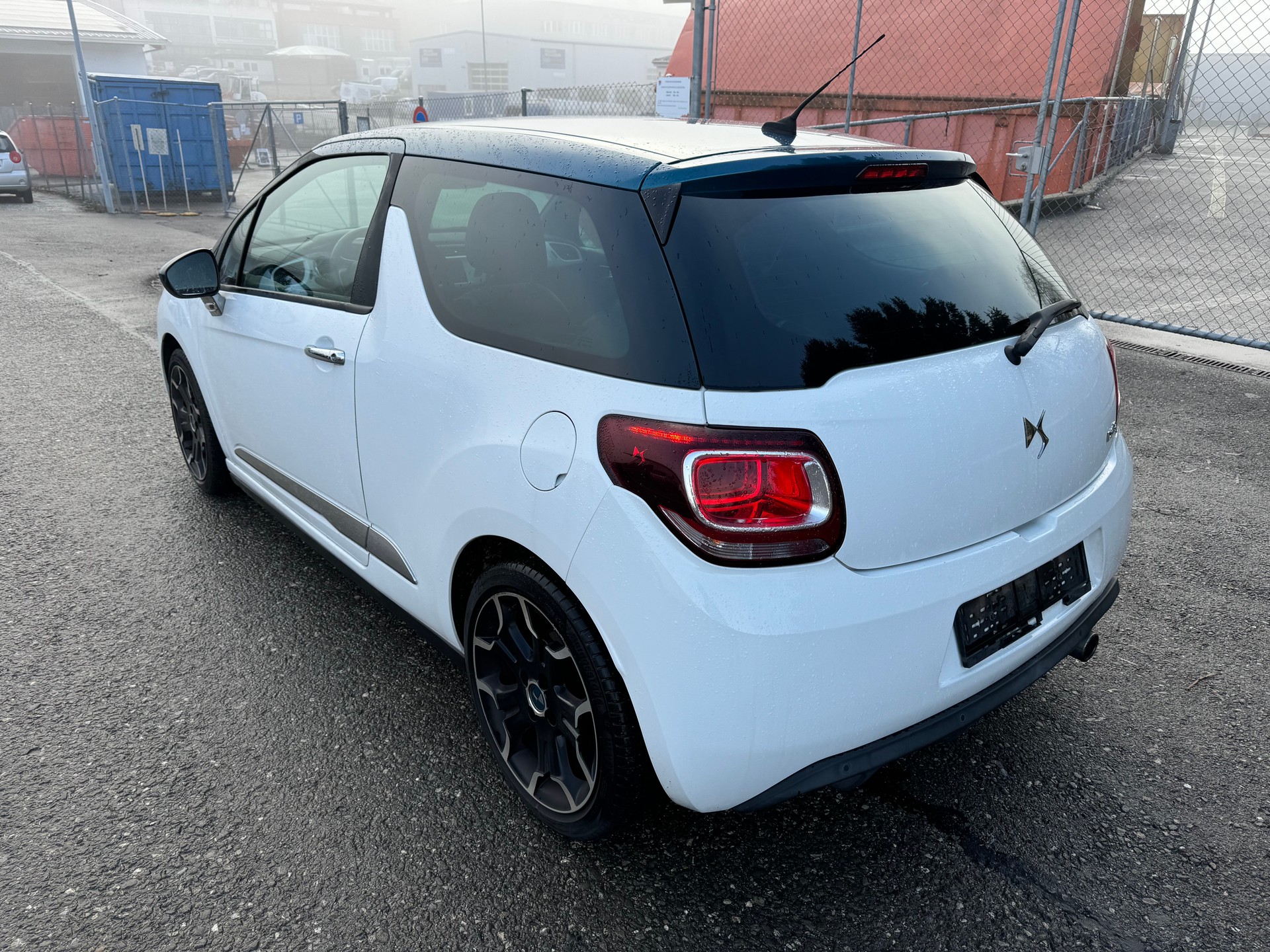 DS AUTOMOBILES DS3 1.2 Pure Tech Red Edition-image-4