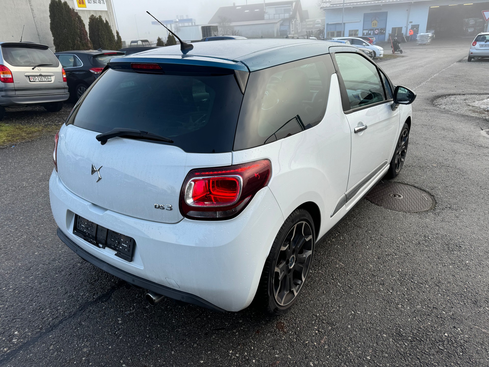 DS AUTOMOBILES DS3 1.2 Pure Tech Red Edition-image-3