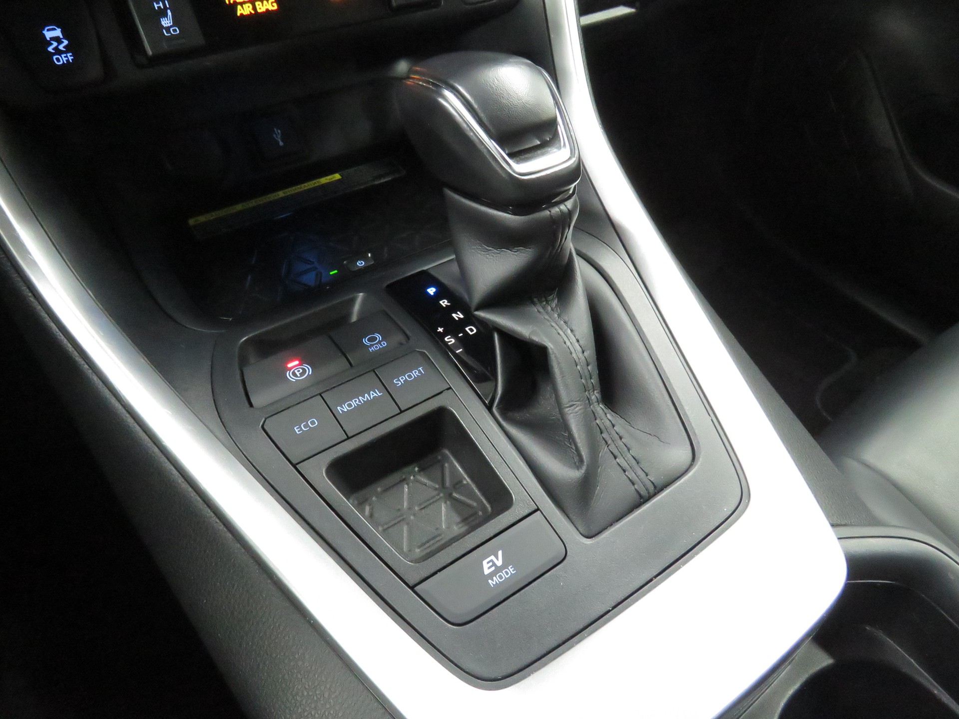 TOYOTA RAV-4 2.5 HSD Premium e-CVT 2WD (Automat)-image-17