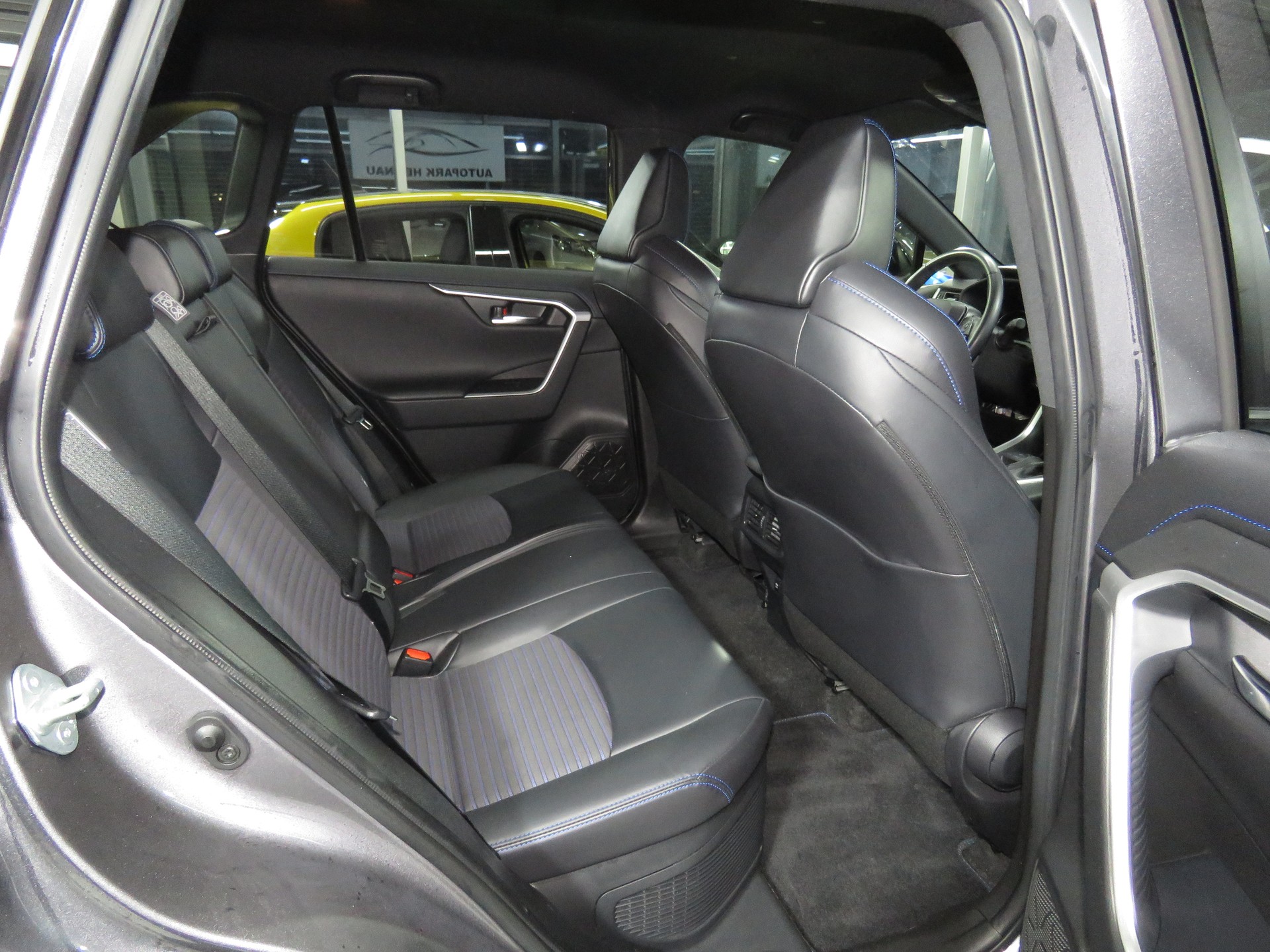TOYOTA RAV-4 2.5 HSD Premium e-CVT 2WD (Automat)-image-12