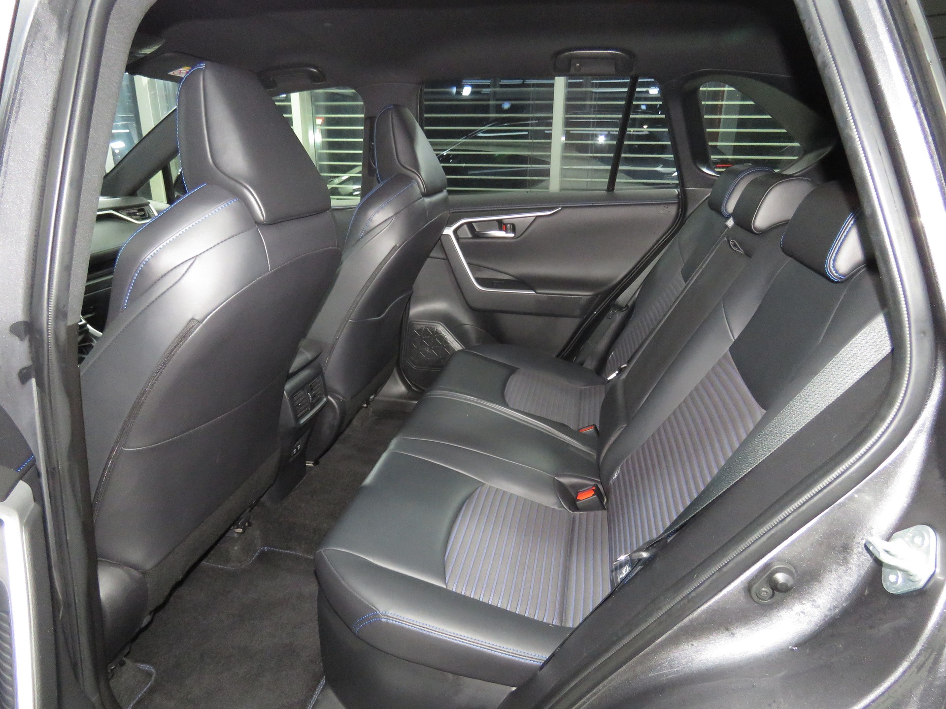 TOYOTA RAV-4 2.5 HSD Premium e-CVT 2WD (Automat)-image-8