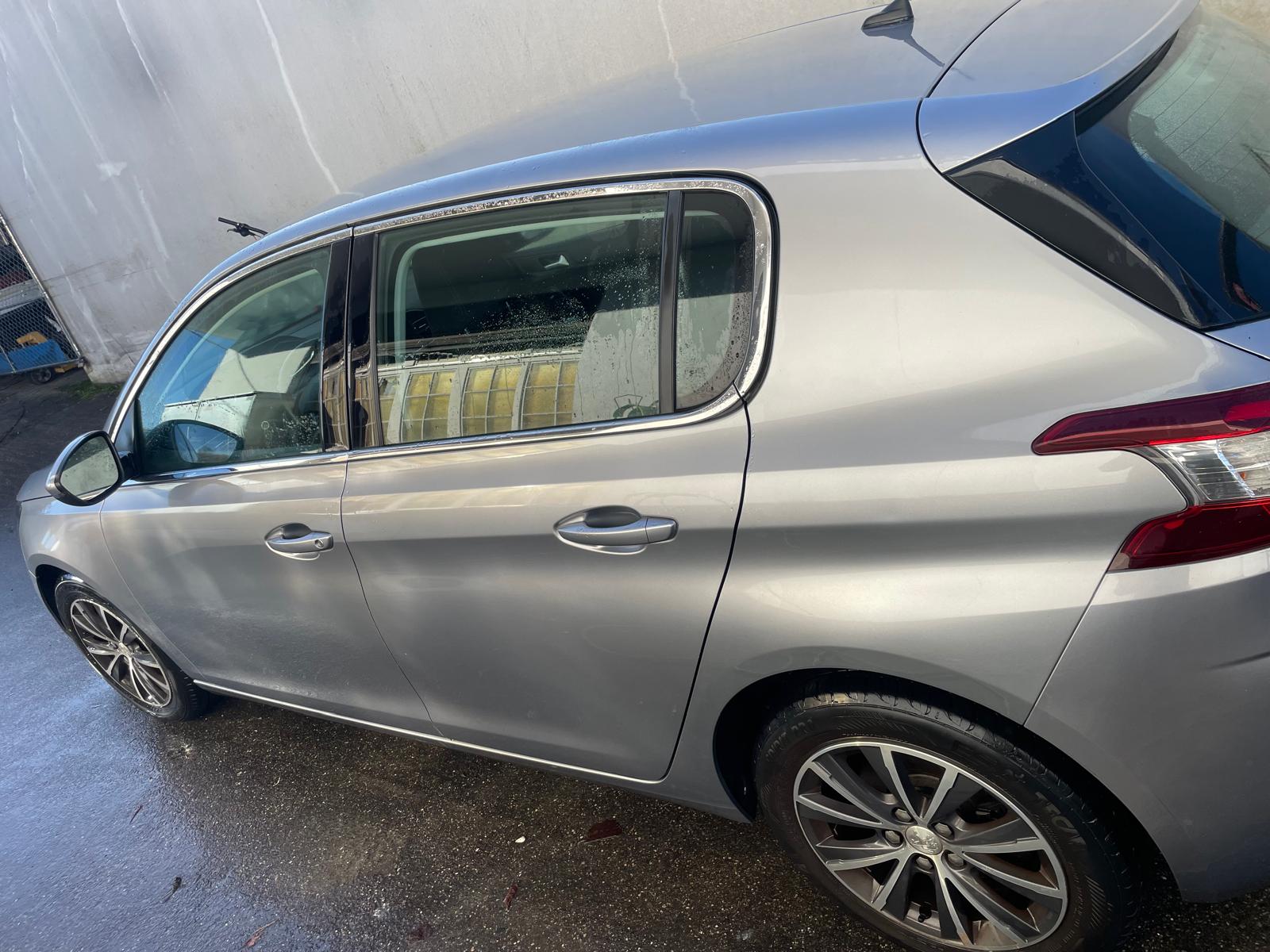 PEUGEOT 308 1.6 THP Allure-image-9