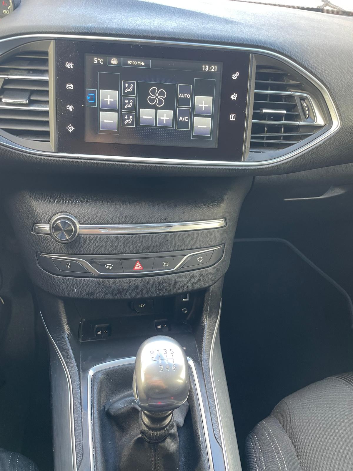 PEUGEOT 308 1.6 THP Allure-image-8