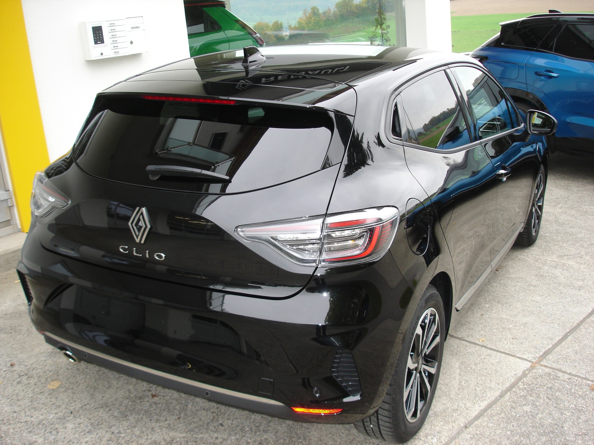 RENAULT Clio 1.0 Techno-image-3