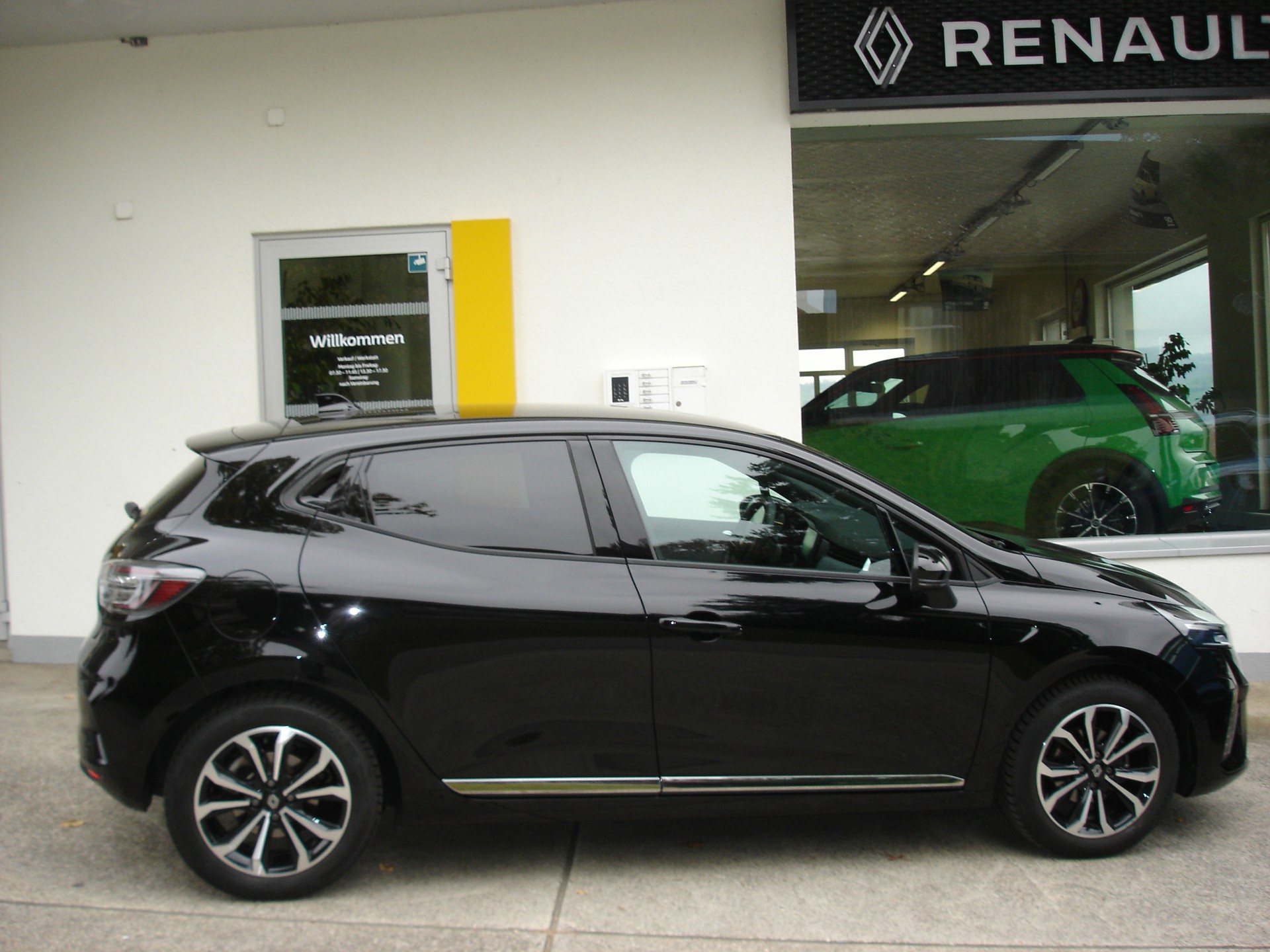 RENAULT Clio 1.0 Techno-image-2