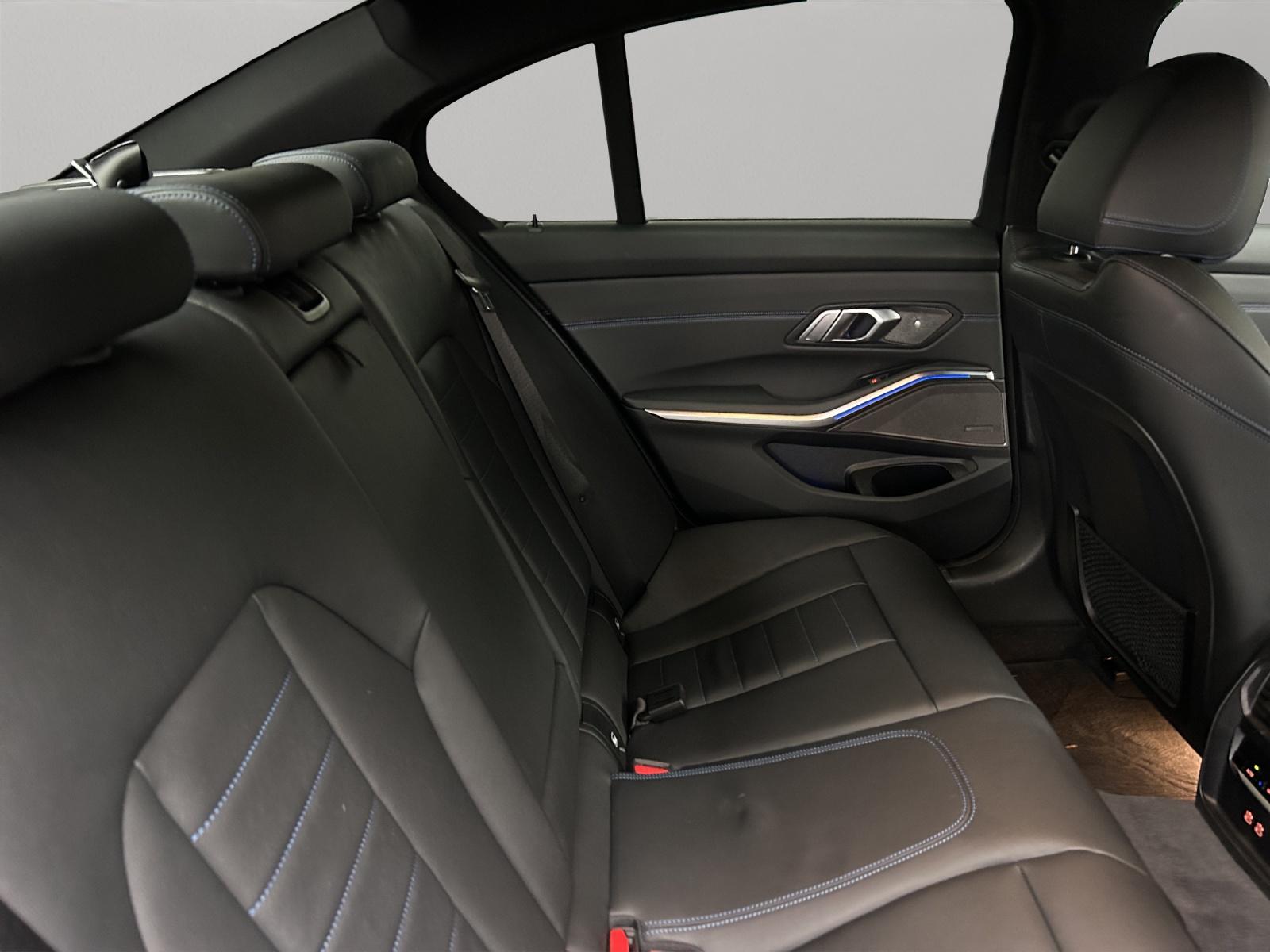 BMW M340i xDrive-image-12