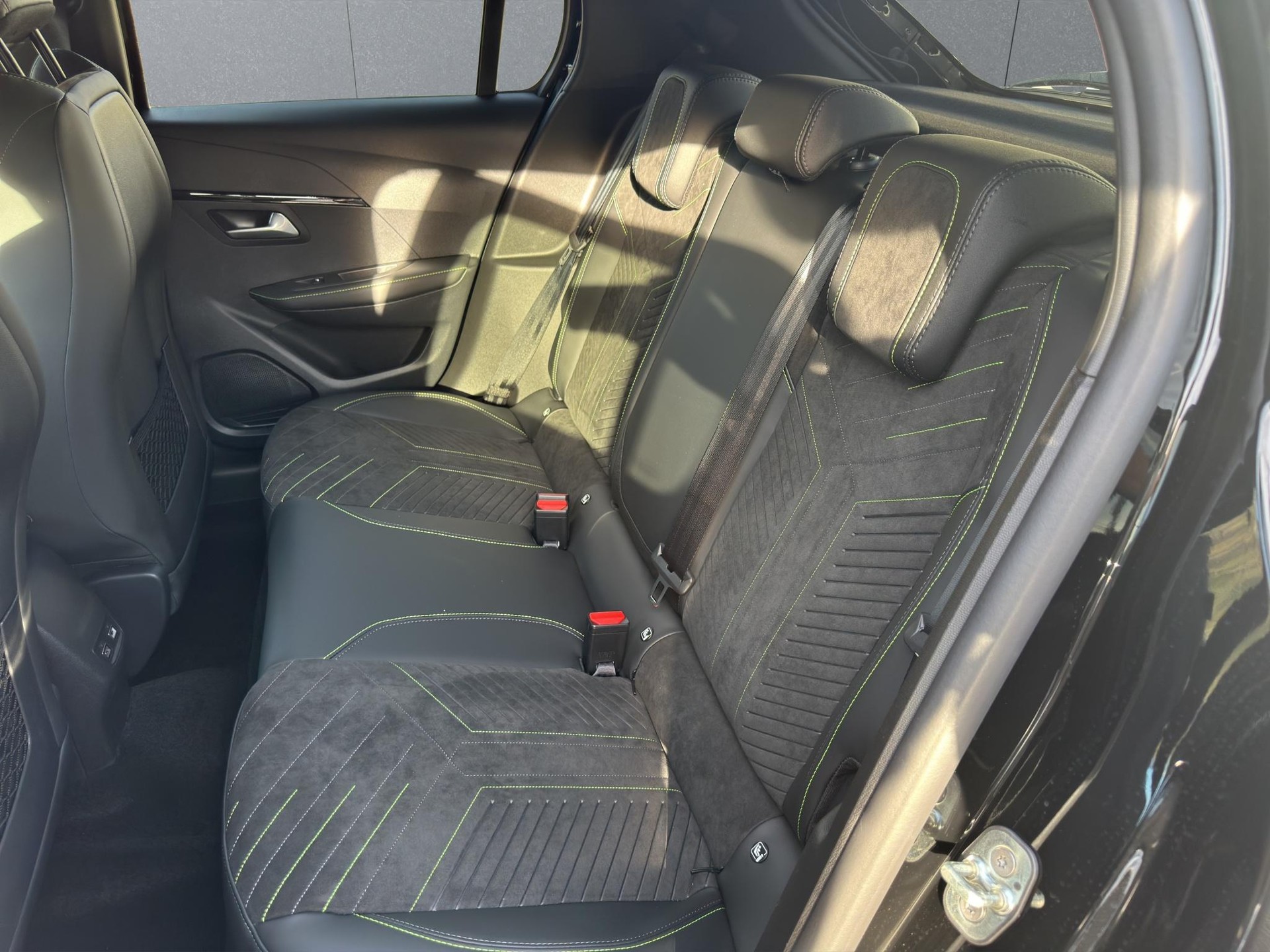 PEUGEOT 208 e-GT-image-9