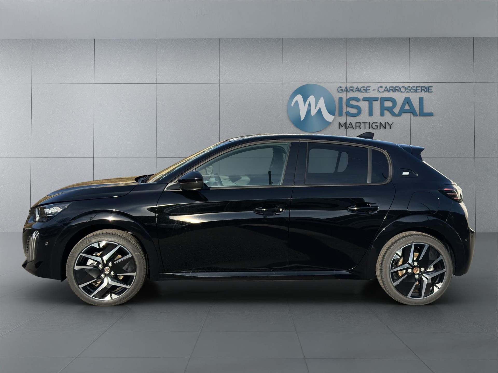 PEUGEOT 208 e-GT-image-1
