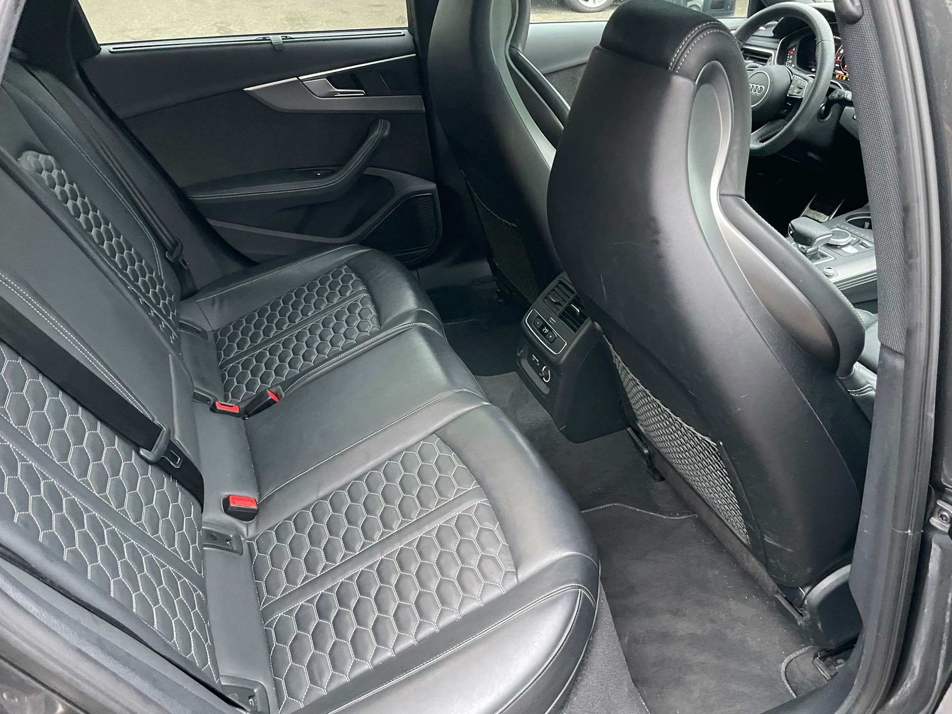 AUDI RS4 Avant 2.9 TFSI quattro tiptronic-image-12