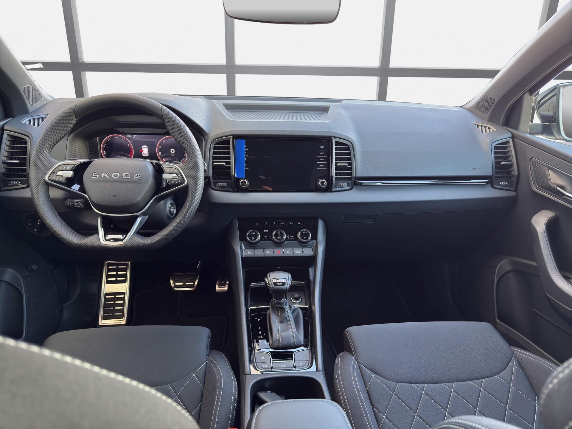 SKODA Karoq 2.0 TSI SportLine 4x4 DSG-image-8