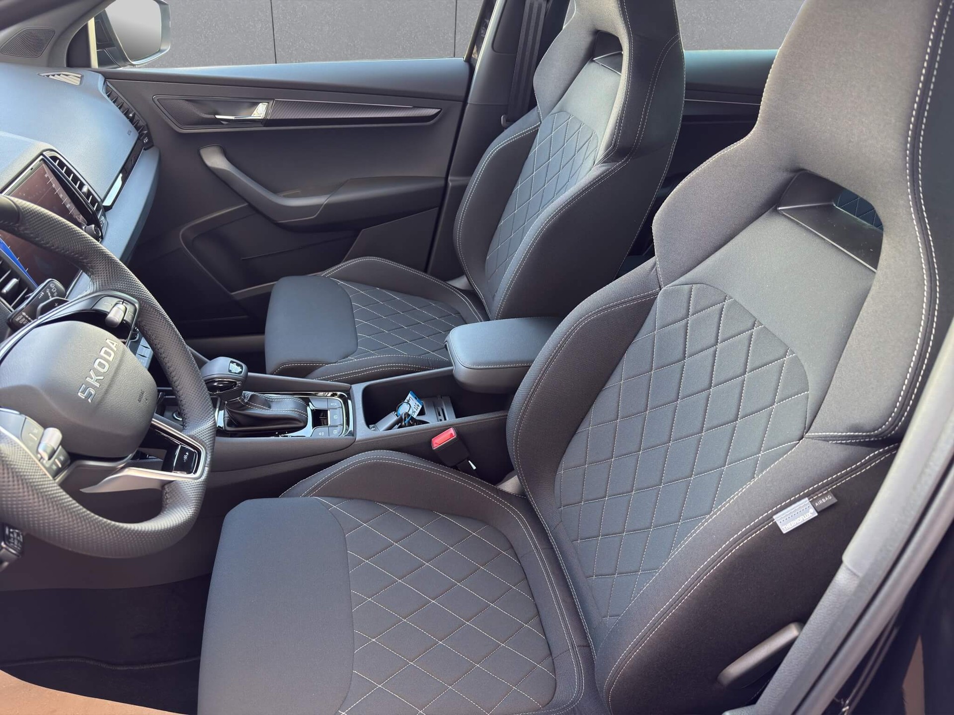 SKODA Karoq 2.0 TSI SportLine 4x4 DSG-image-6