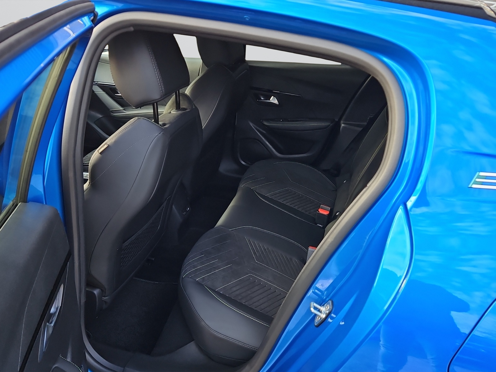 PEUGEOT 208 NEW Elektrik 115kW GT-image-7